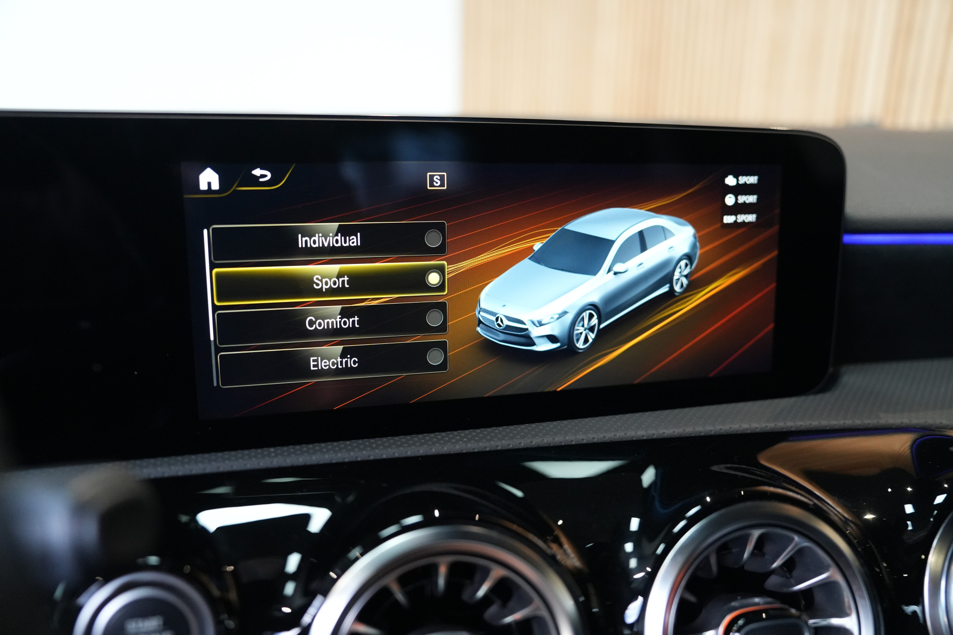 Mercedes-Benz A-Klasse 250 e Limousine AMG 47484447-20.jpg | Autocenter Oss