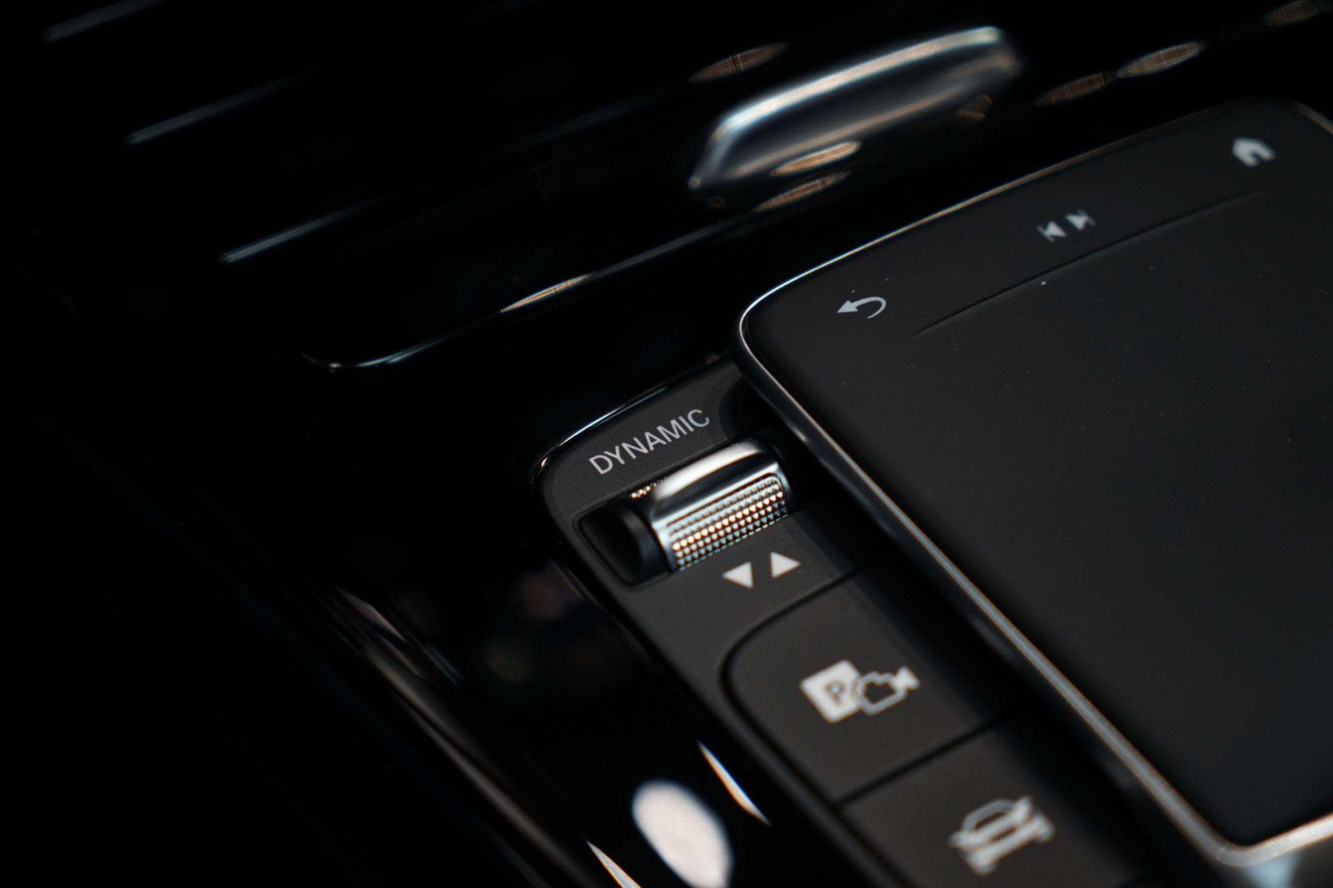 Mercedes-Benz A-Klasse 250 e Limousine AMG 47484447-25.jpg | Autocenter Oss