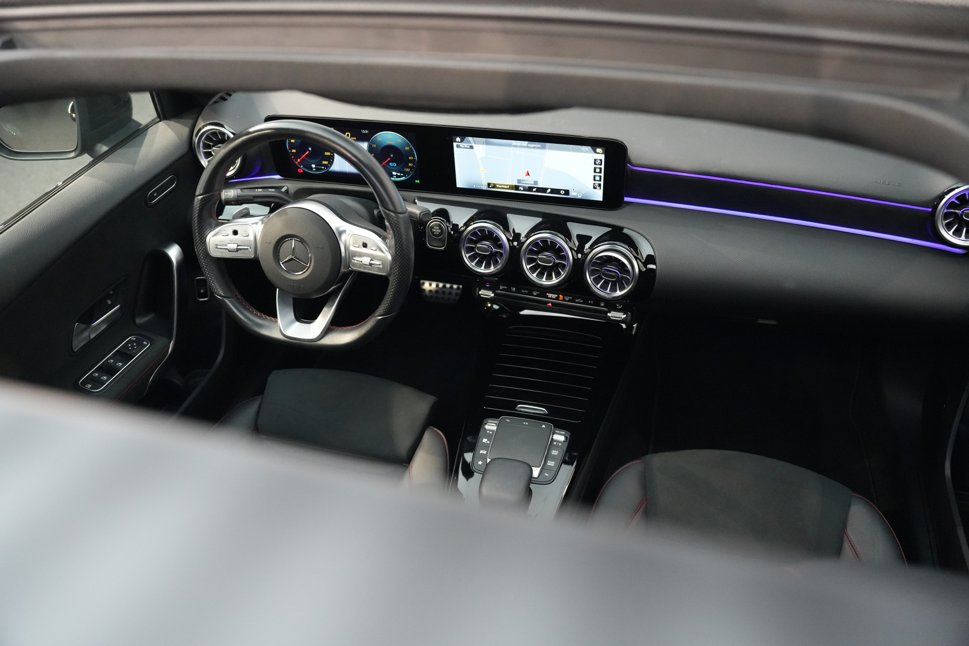 Mercedes-Benz A-Klasse 250 e Limousine AMG 47484447-26.jpg | Autocenter Oss