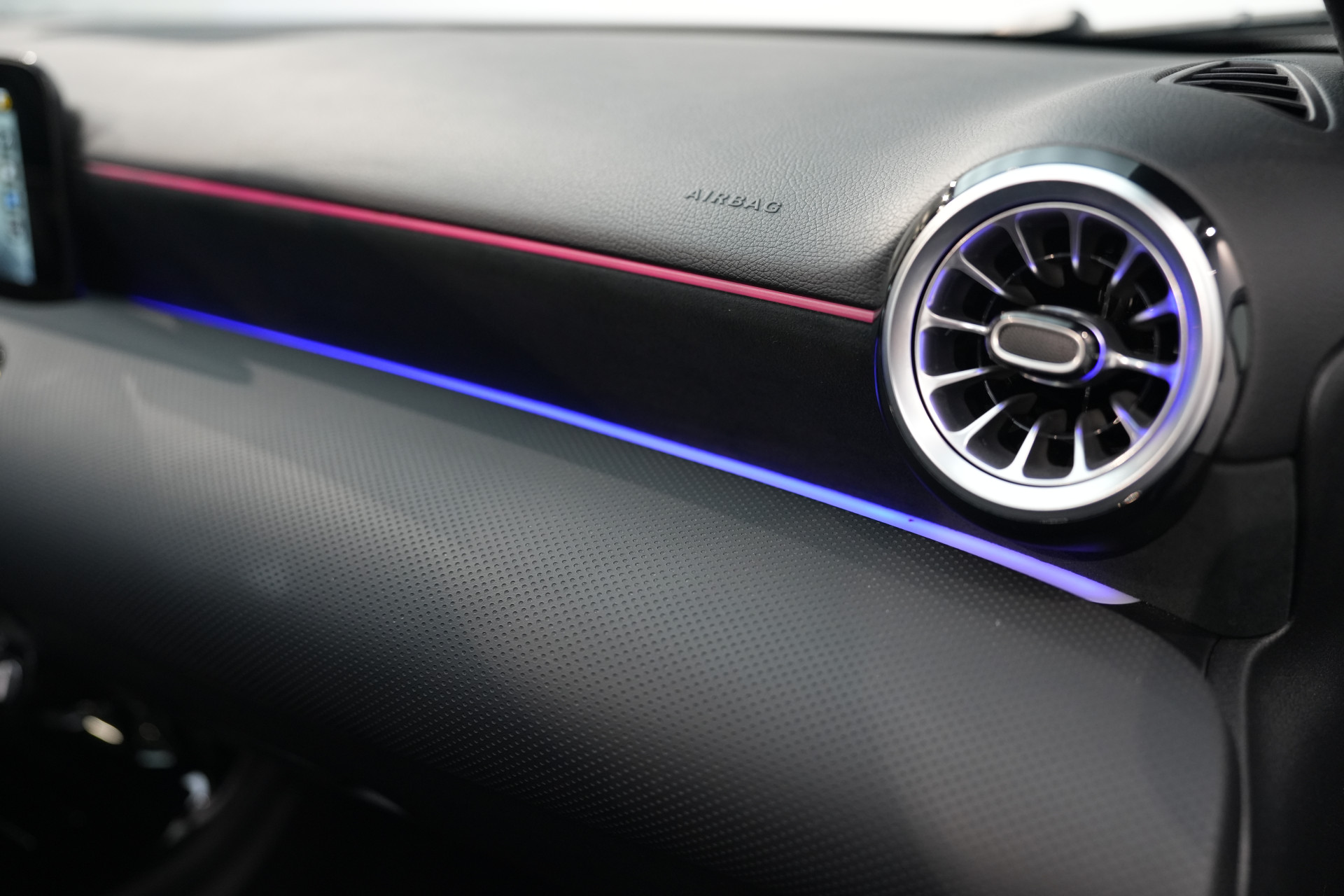 Mercedes-Benz A-Klasse 250 e Limousine AMG 47484447-27.jpg | Autocenter Oss