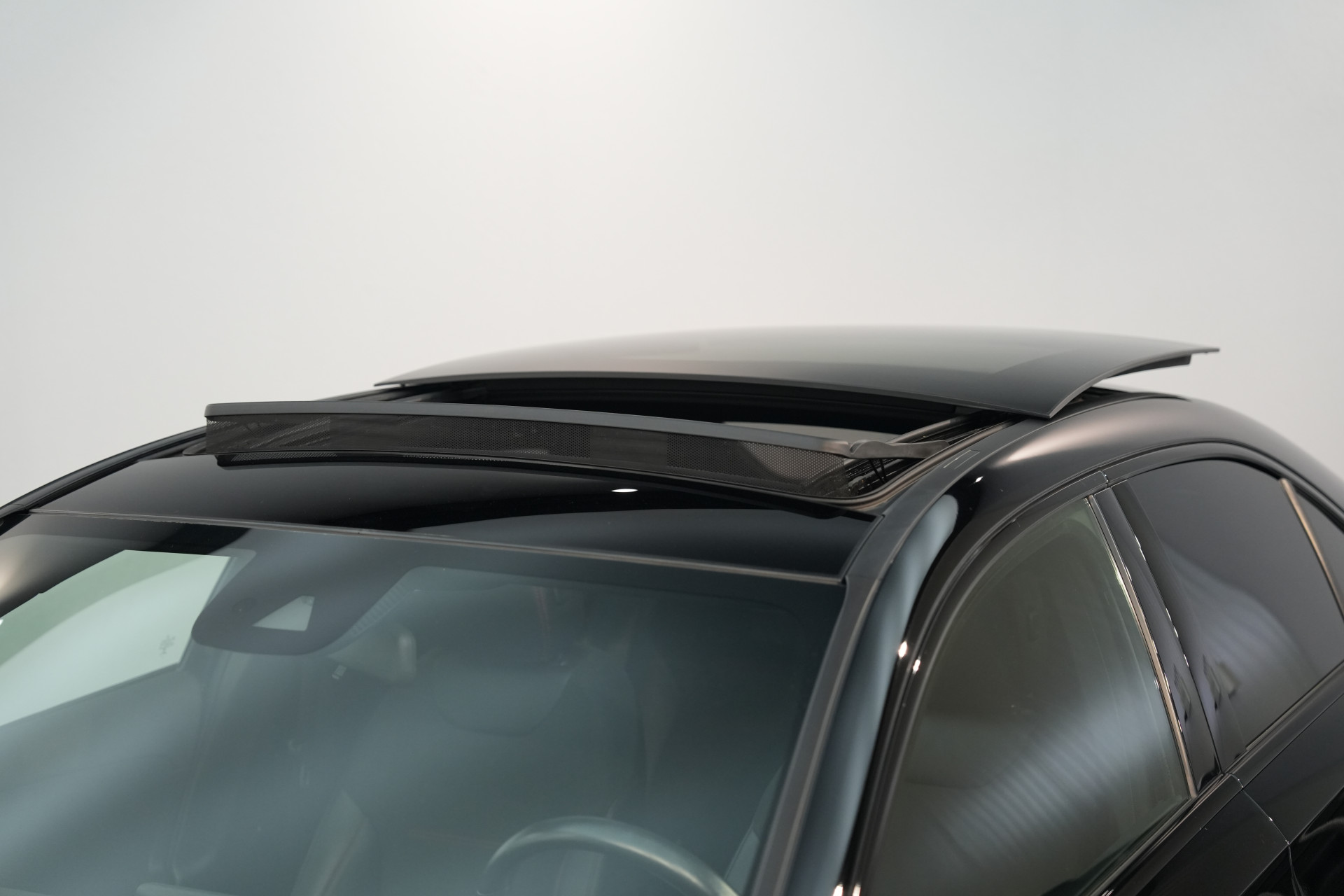 Mercedes-Benz A-Klasse 250 e Limousine AMG 47484447-29.jpg | Autocenter Oss