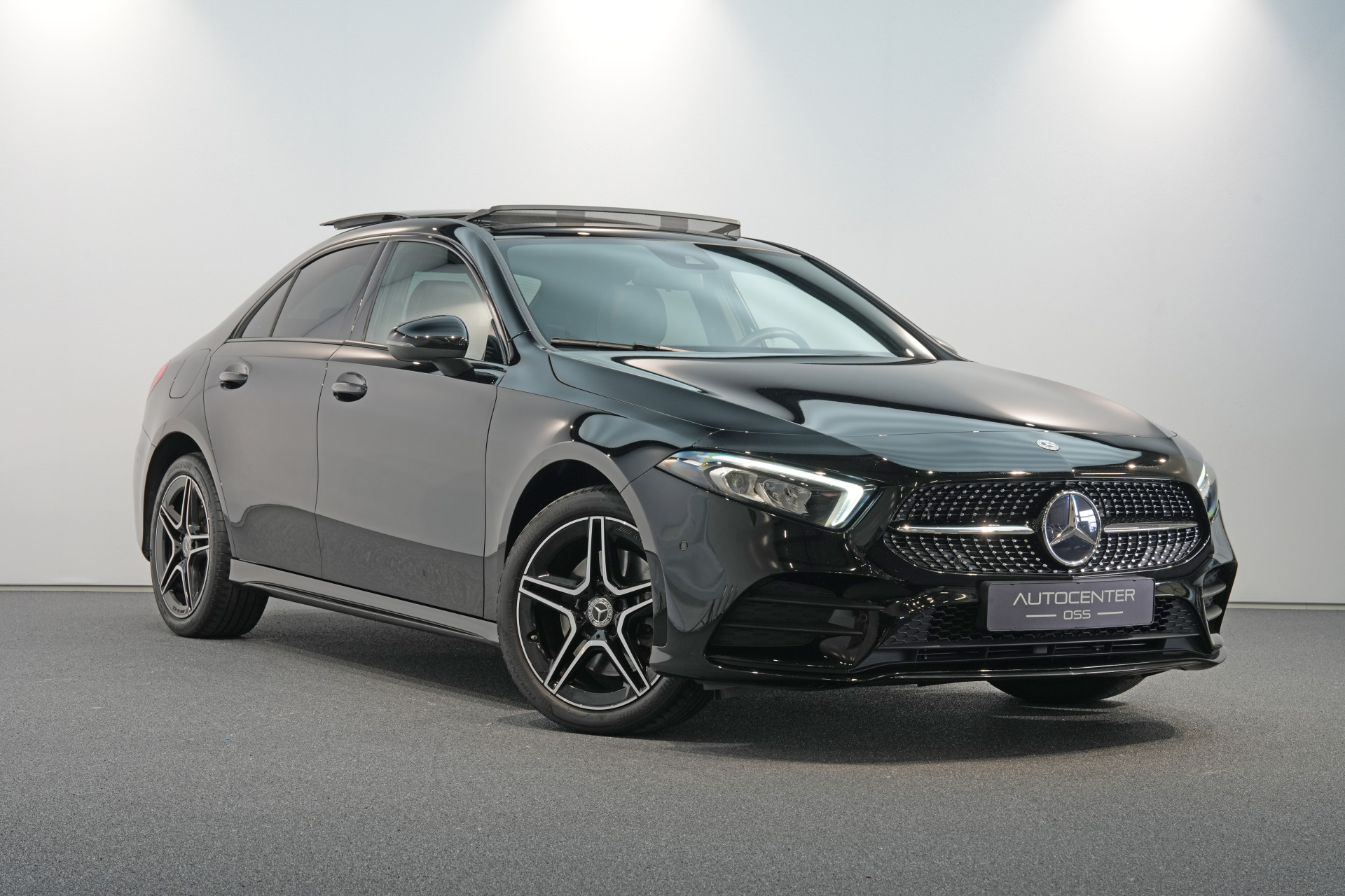 Mercedes-Benz A-Klasse 250 e Limousine AMG 47484447-31.jpg | Autocenter Oss