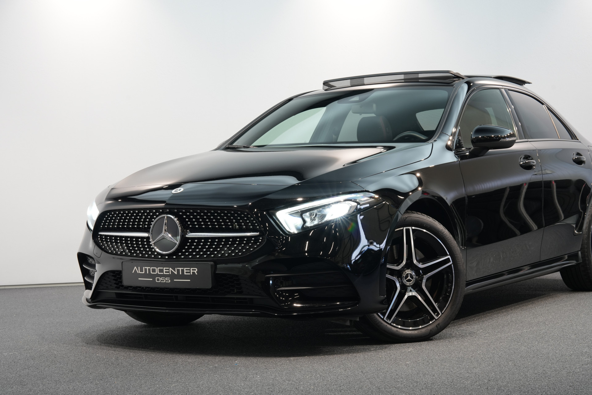 Mercedes-Benz A-Klasse 250 e Limousine AMG 47484447-33.jpg | Autocenter Oss