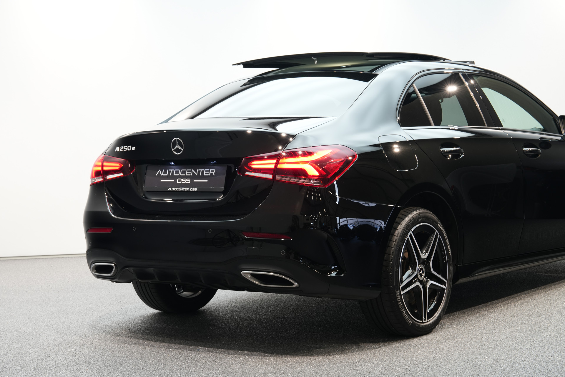 Mercedes-Benz A-Klasse 250 e Limousine AMG 47484447-34.jpg | Autocenter Oss