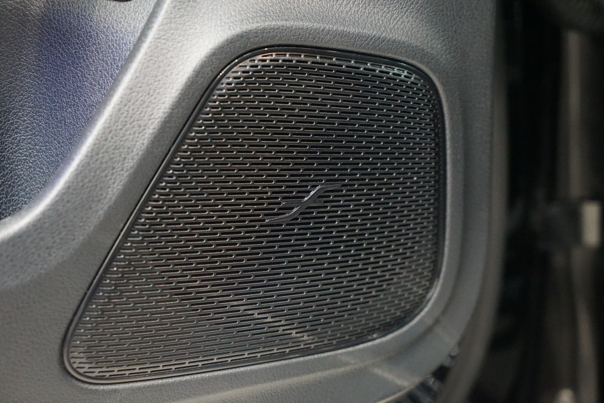 Mercedes-Benz A-Klasse 250 e Limousine AMG 47484447-36.jpg | Autocenter Oss