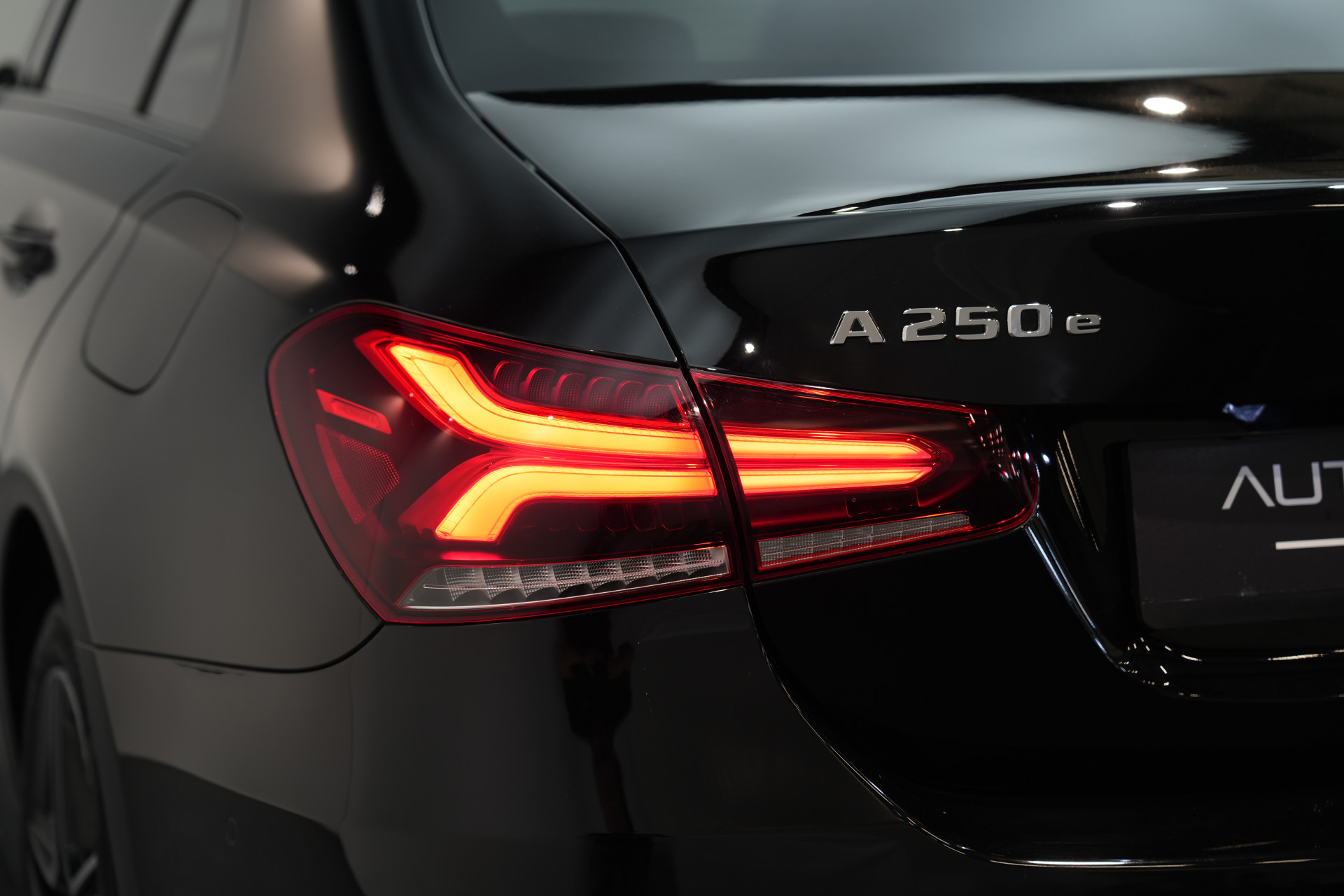 Mercedes-Benz A-Klasse 250 e Limousine AMG 47484447-37.jpg | Autocenter Oss