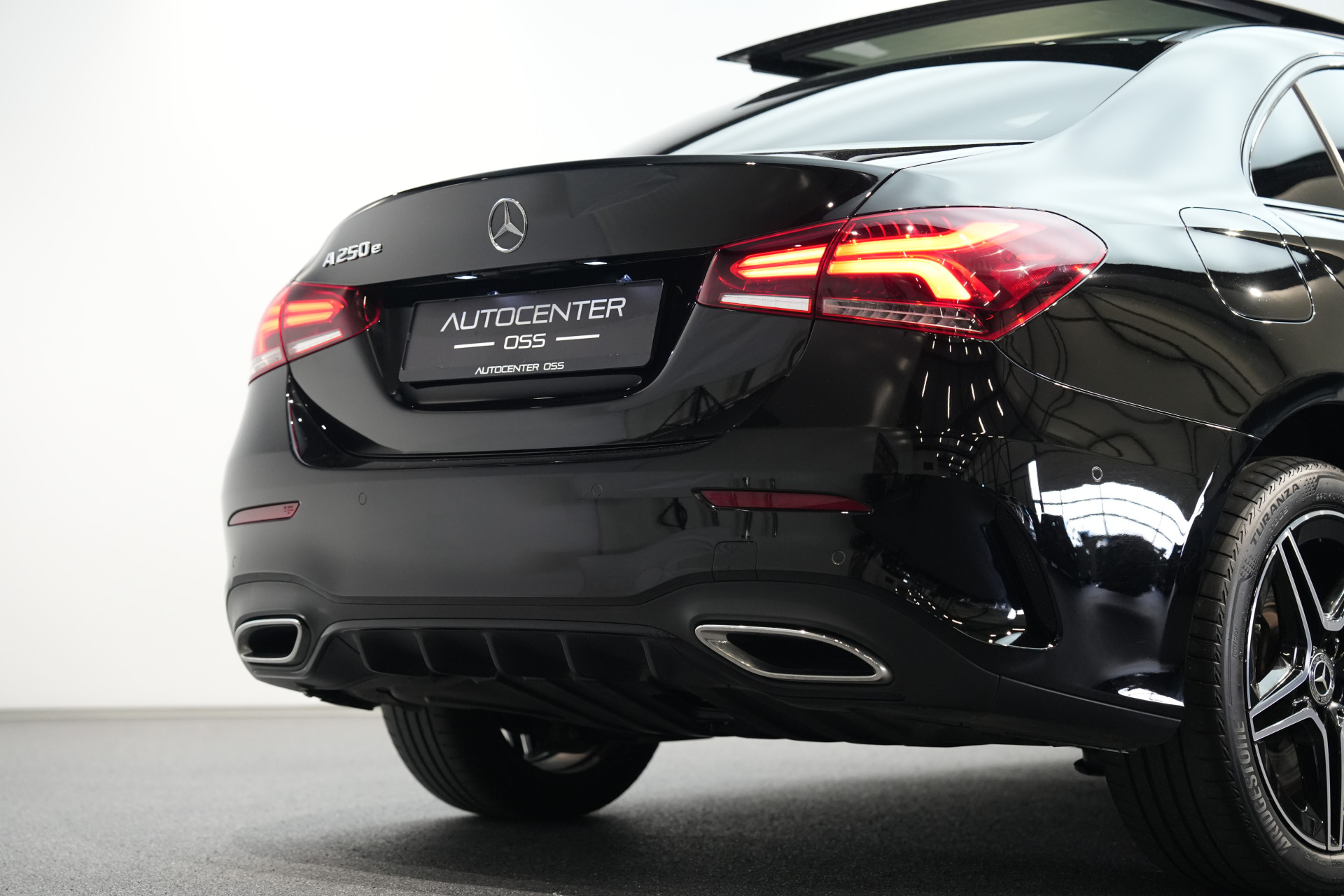 Mercedes-Benz A-Klasse 250 e Limousine AMG 47484447-38.jpg | Autocenter Oss