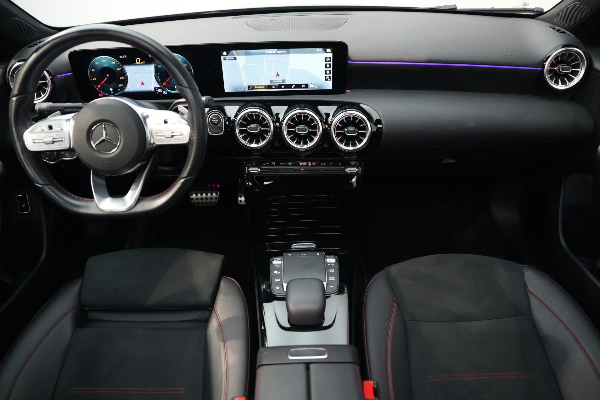 Mercedes-Benz A-Klasse 250 e Limousine AMG 47484447-4.jpg | Autocenter Oss