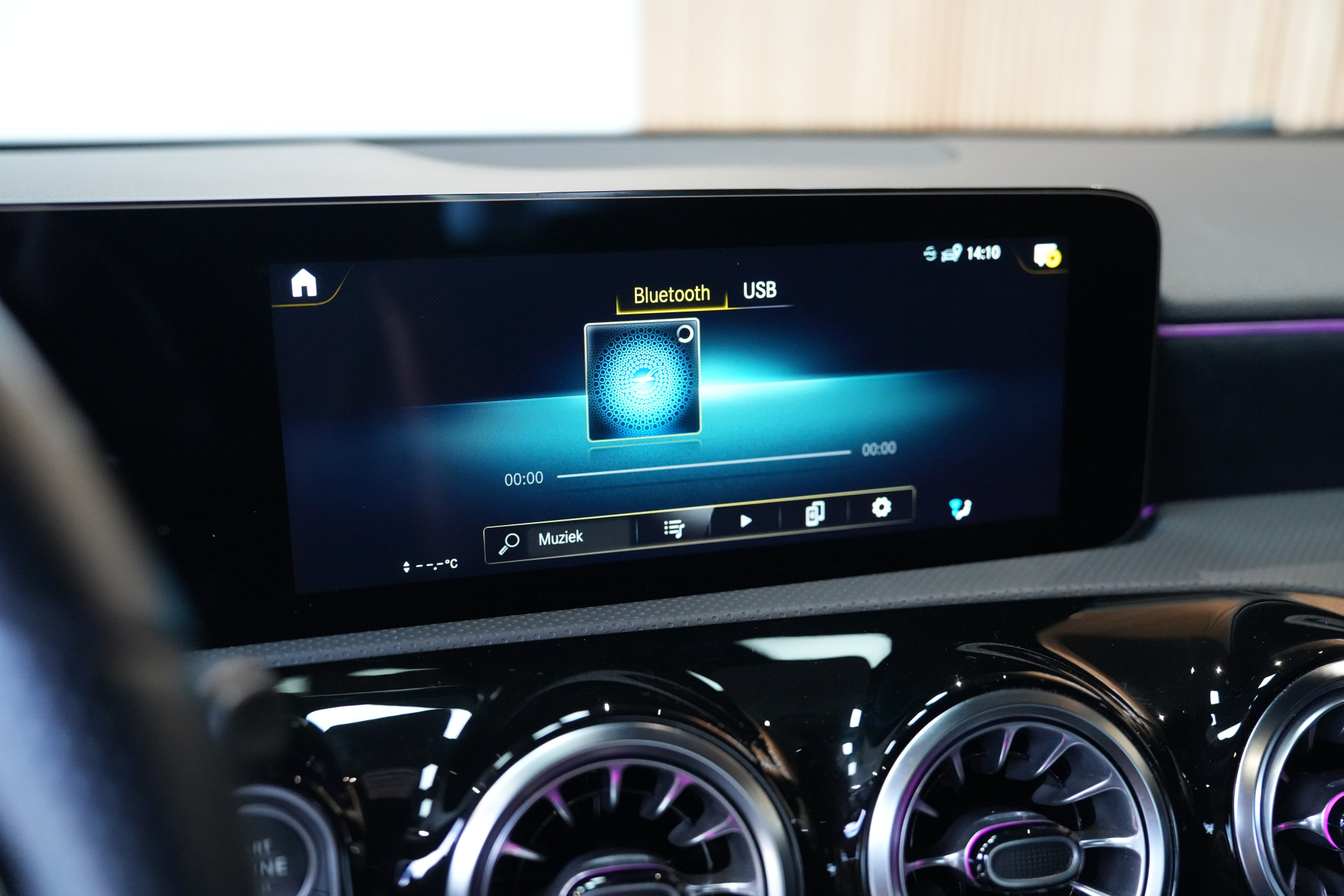 Mercedes-Benz A-Klasse 250 e Limousine AMG 47484447-40.jpg | Autocenter Oss