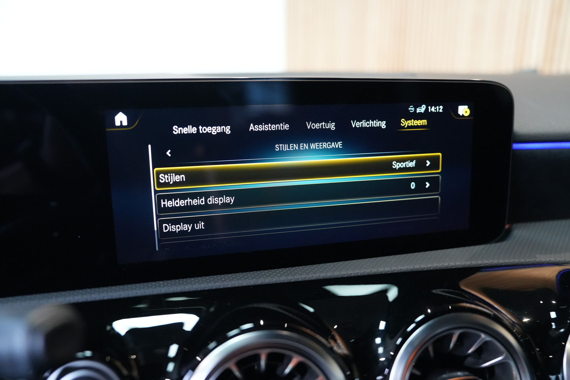 Mercedes-Benz A-Klasse 250 e Limousine AMG 47484447-48.jpg | Autocenter Oss