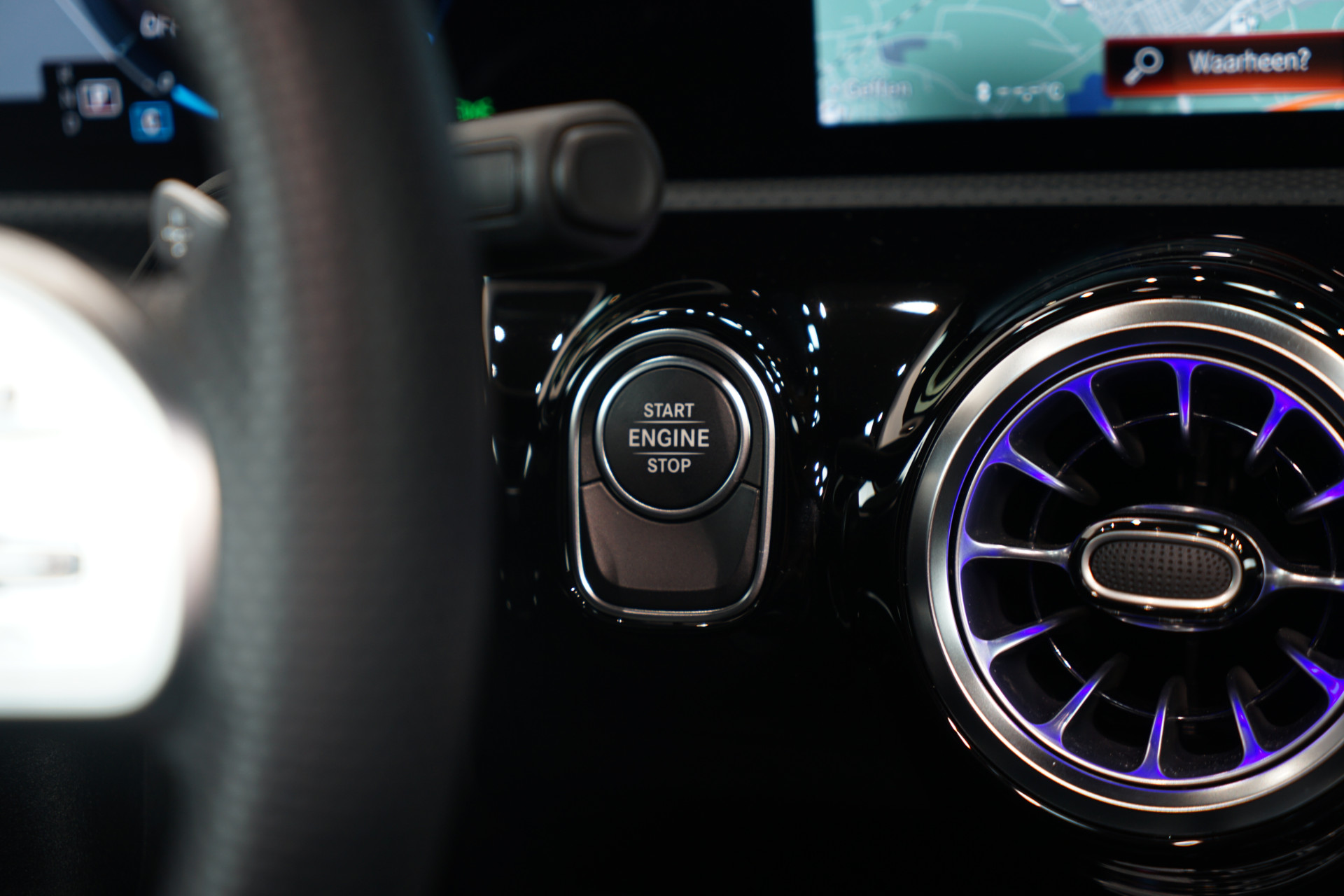 Mercedes-Benz A-Klasse 250 e Limousine AMG 47484447-50.jpg | Autocenter Oss