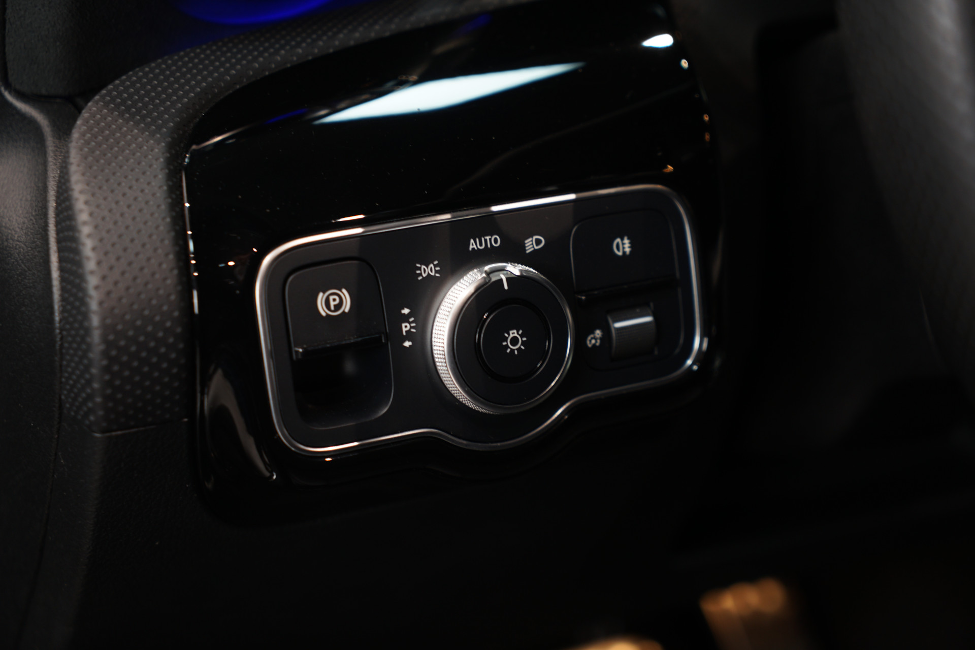 Mercedes-Benz A-Klasse 250 e Limousine AMG 47484447-51.jpg | Autocenter Oss