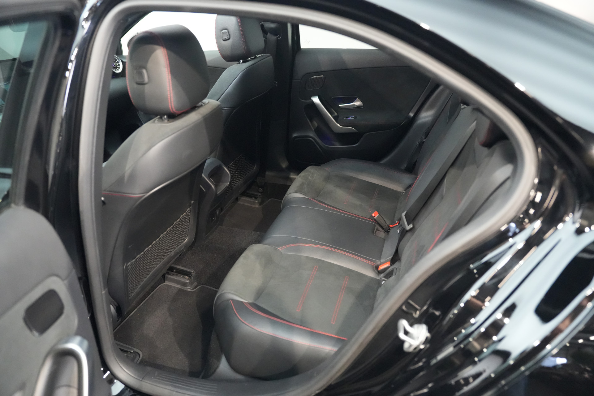 Mercedes-Benz A-Klasse 250 e Limousine AMG 47484447-7.jpg | Autocenter Oss