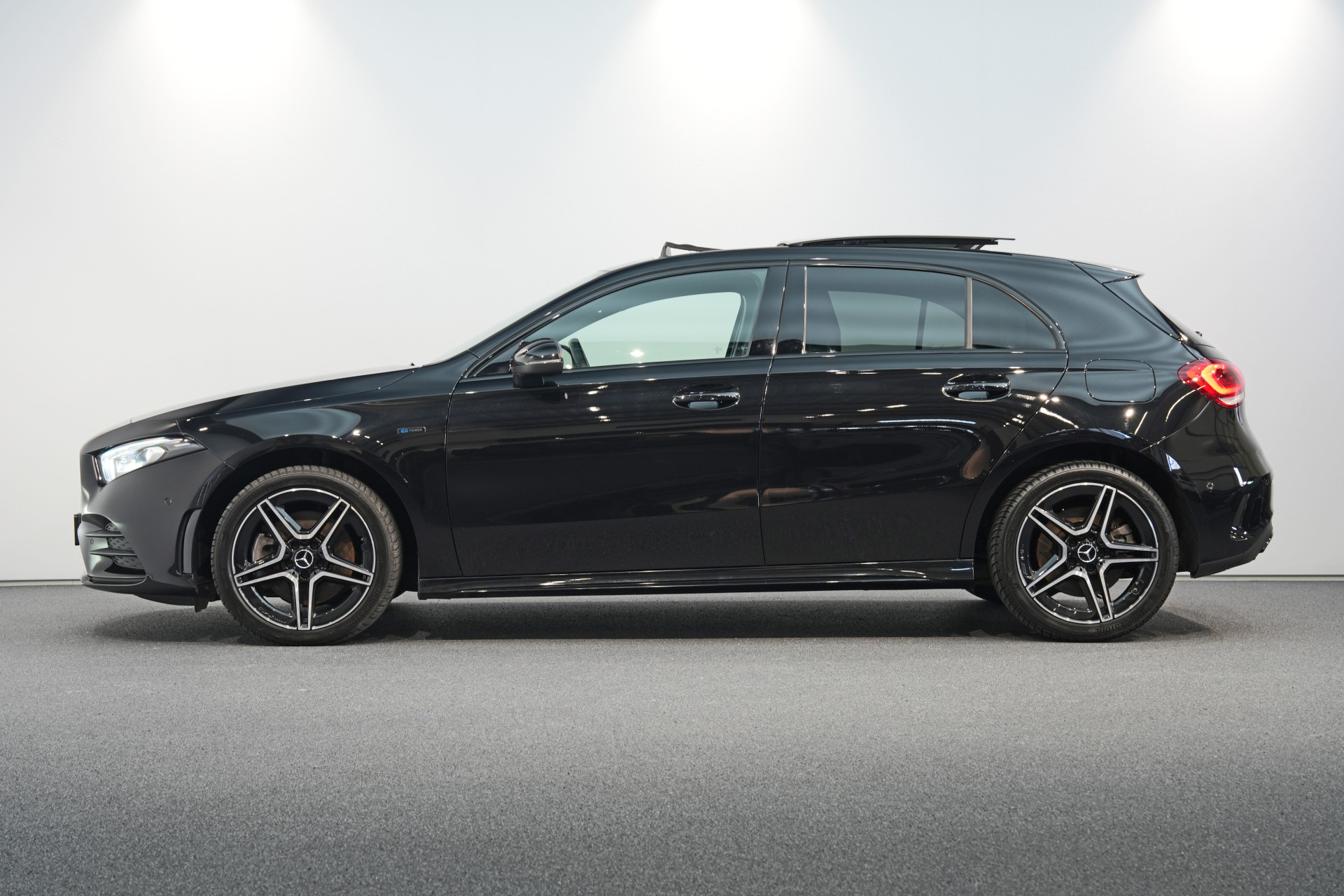 Mercedes-Benz A-Klasse 250 e AMG 47660897-1.jpg | Autocenter Oss