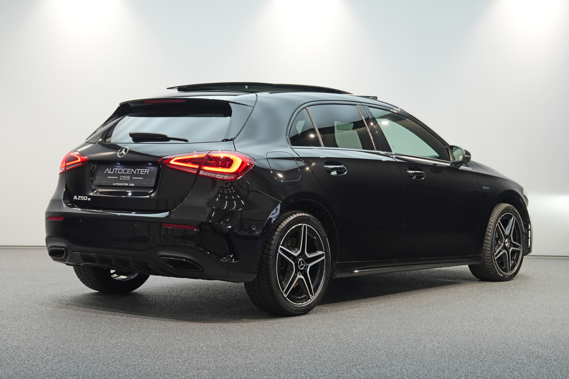 Mercedes-Benz A-Klasse 250 e AMG 47660897-2.jpg | Autocenter Oss