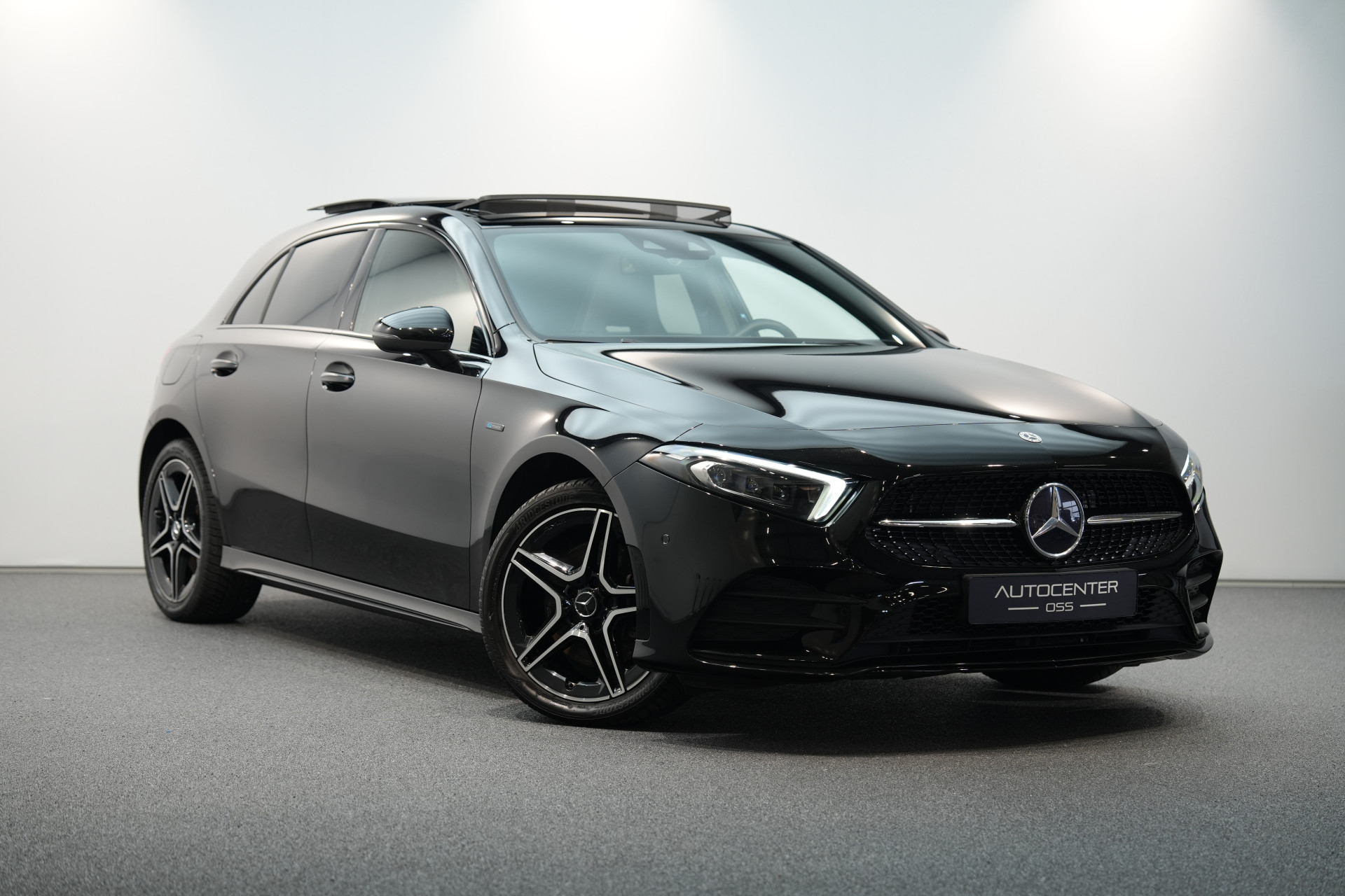 Mercedes-Benz A-Klasse 250 e AMG 47660897-23.jpg | Autocenter Oss