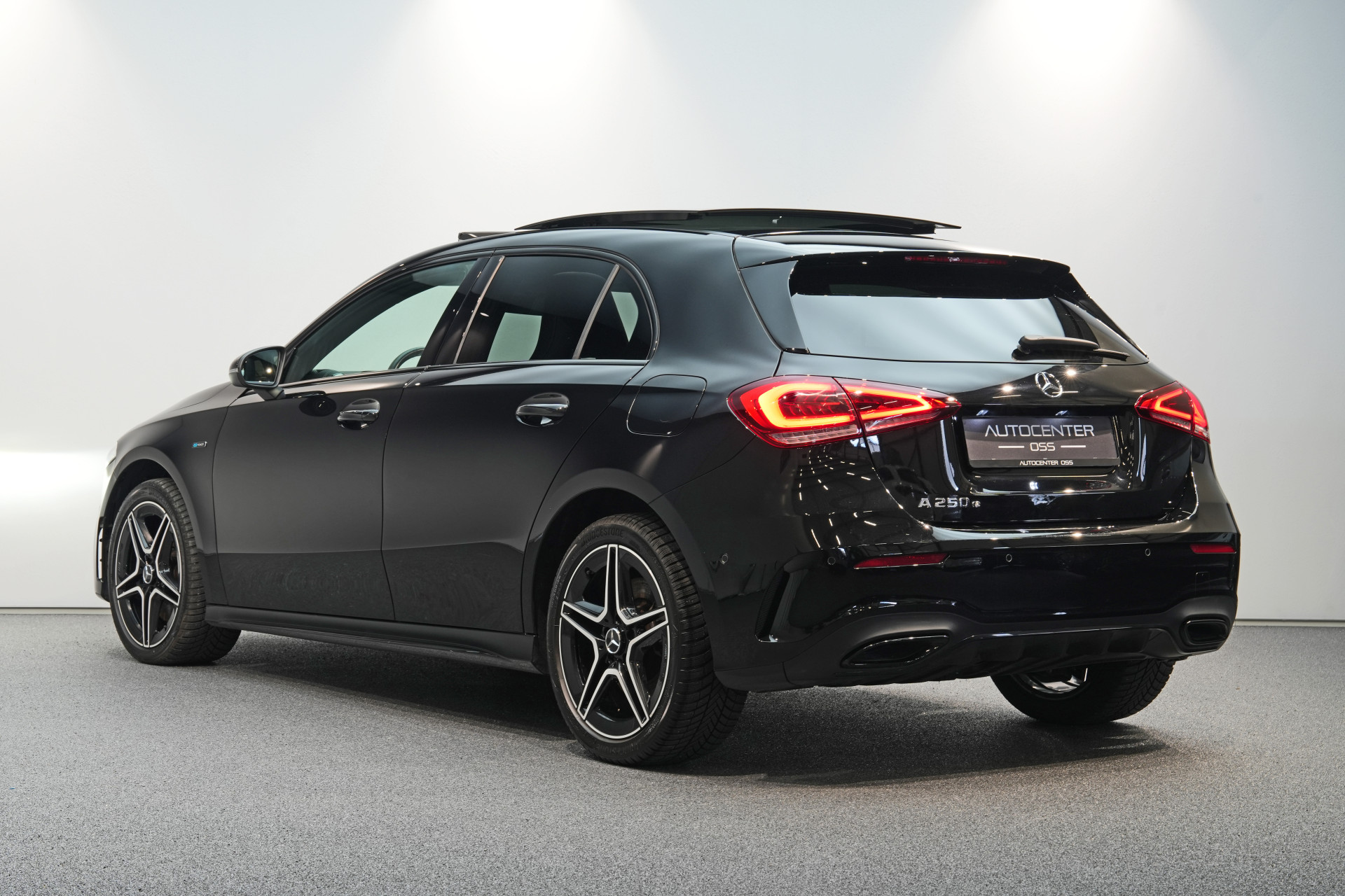 Mercedes-Benz A-Klasse 250 e AMG 47660897-25.jpg | Autocenter Oss