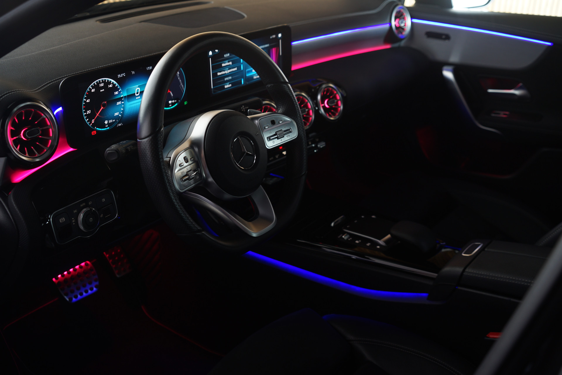 Mercedes-Benz A-Klasse 250 e AMG 47660897-28.jpg | Autocenter Oss