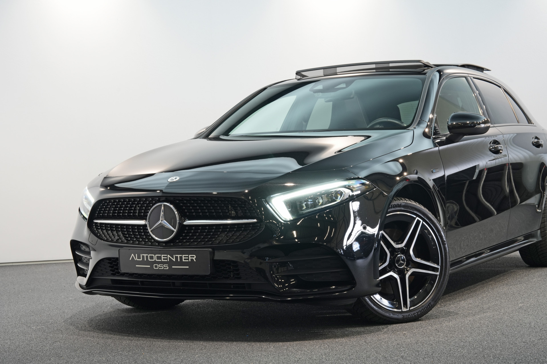 Mercedes-Benz A-Klasse 250 e AMG 47660897-31.jpg | Autocenter Oss