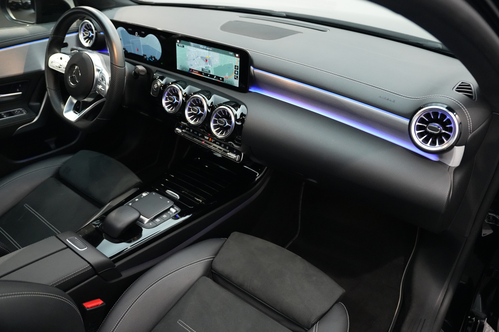 Mercedes-Benz A-Klasse 250 e AMG 47660897-36.jpg | Autocenter Oss