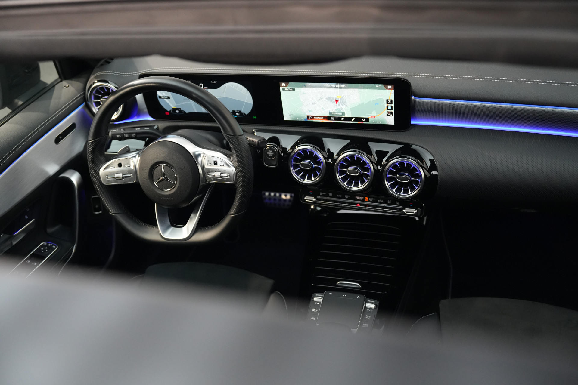 Mercedes-Benz A-Klasse 250 e AMG 47660897-4.jpg | Autocenter Oss