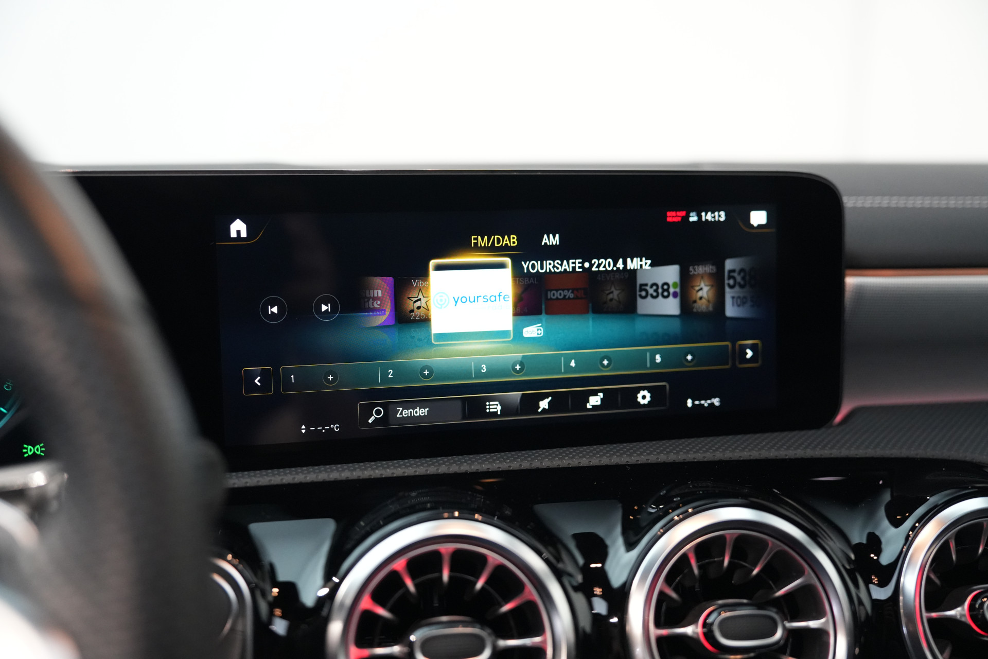 Mercedes-Benz A-Klasse 250 e AMG 47660897-47.jpg | Autocenter Oss