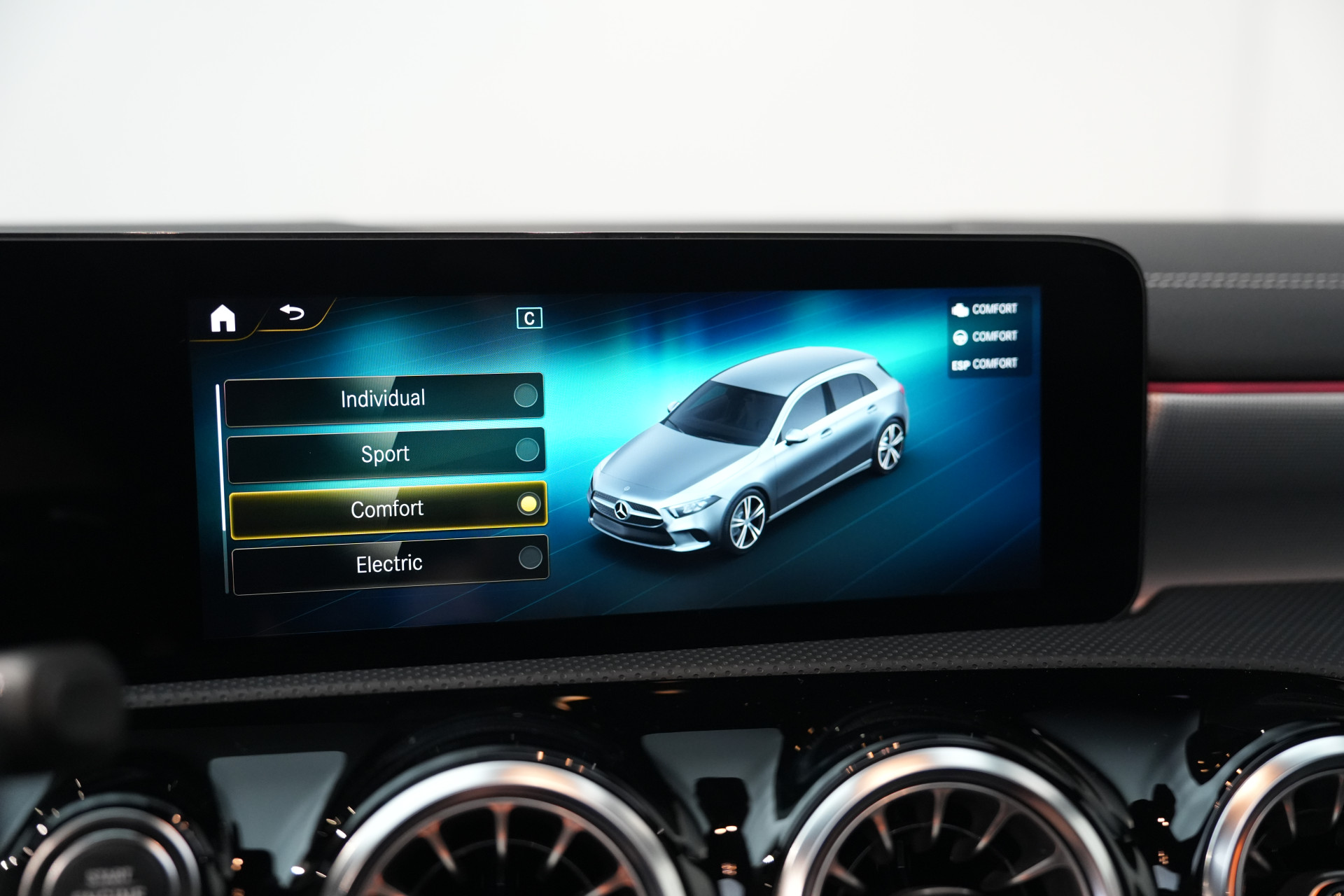 Mercedes-Benz A-Klasse 250 e AMG 47660897-60.jpg | Autocenter Oss