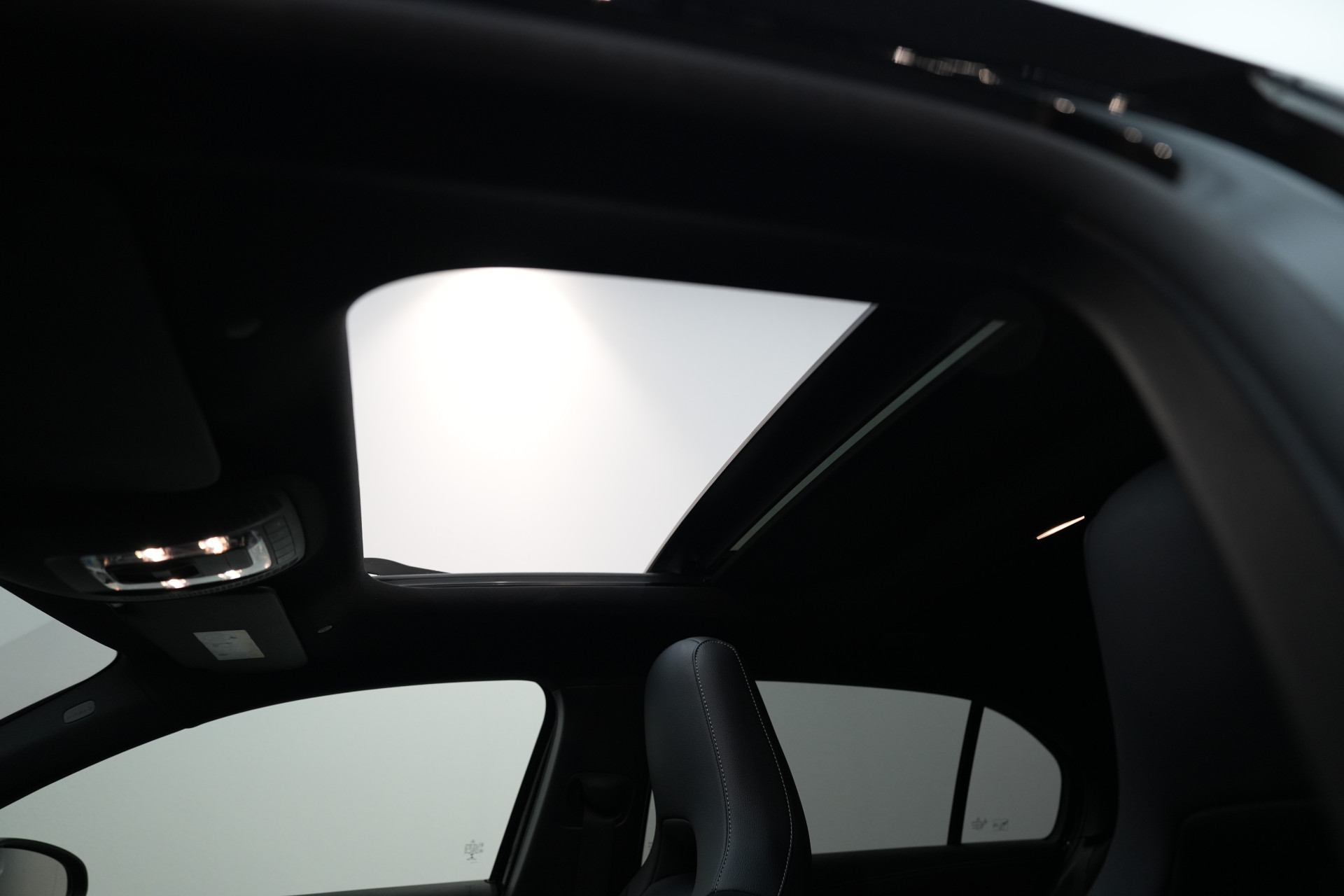 Mercedes-Benz A-Klasse 250 e AMG 47660897-64.jpg | Autocenter Oss