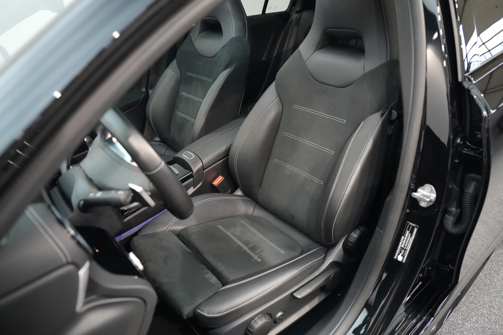 Mercedes-Benz A-Klasse 250 e AMG 47660897-7.jpg | Autocenter Oss