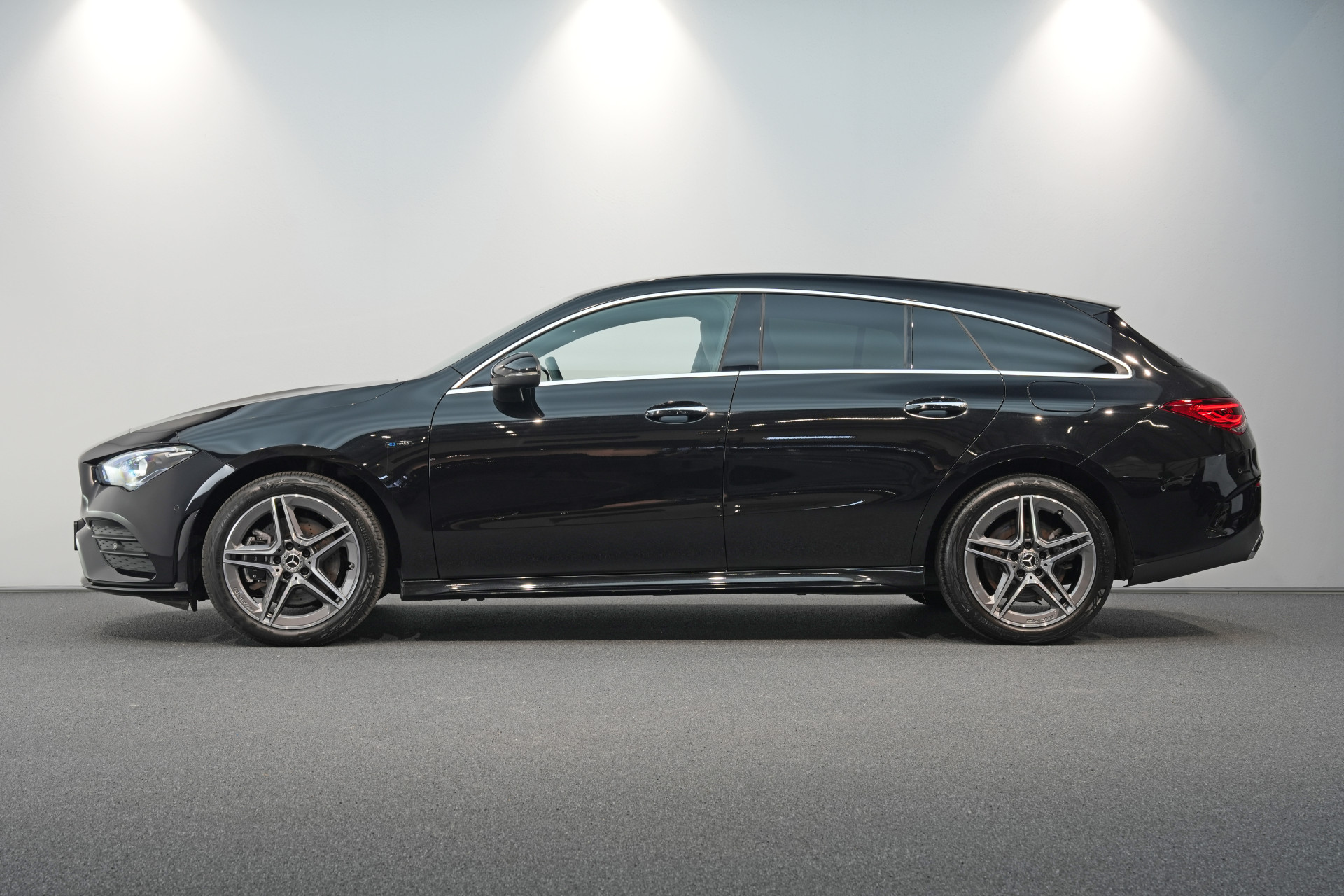 Mercedes-Benz CLA-Klasse Shooting Brake 250 e AMG 47737974-2.jpg | Autocenter Oss