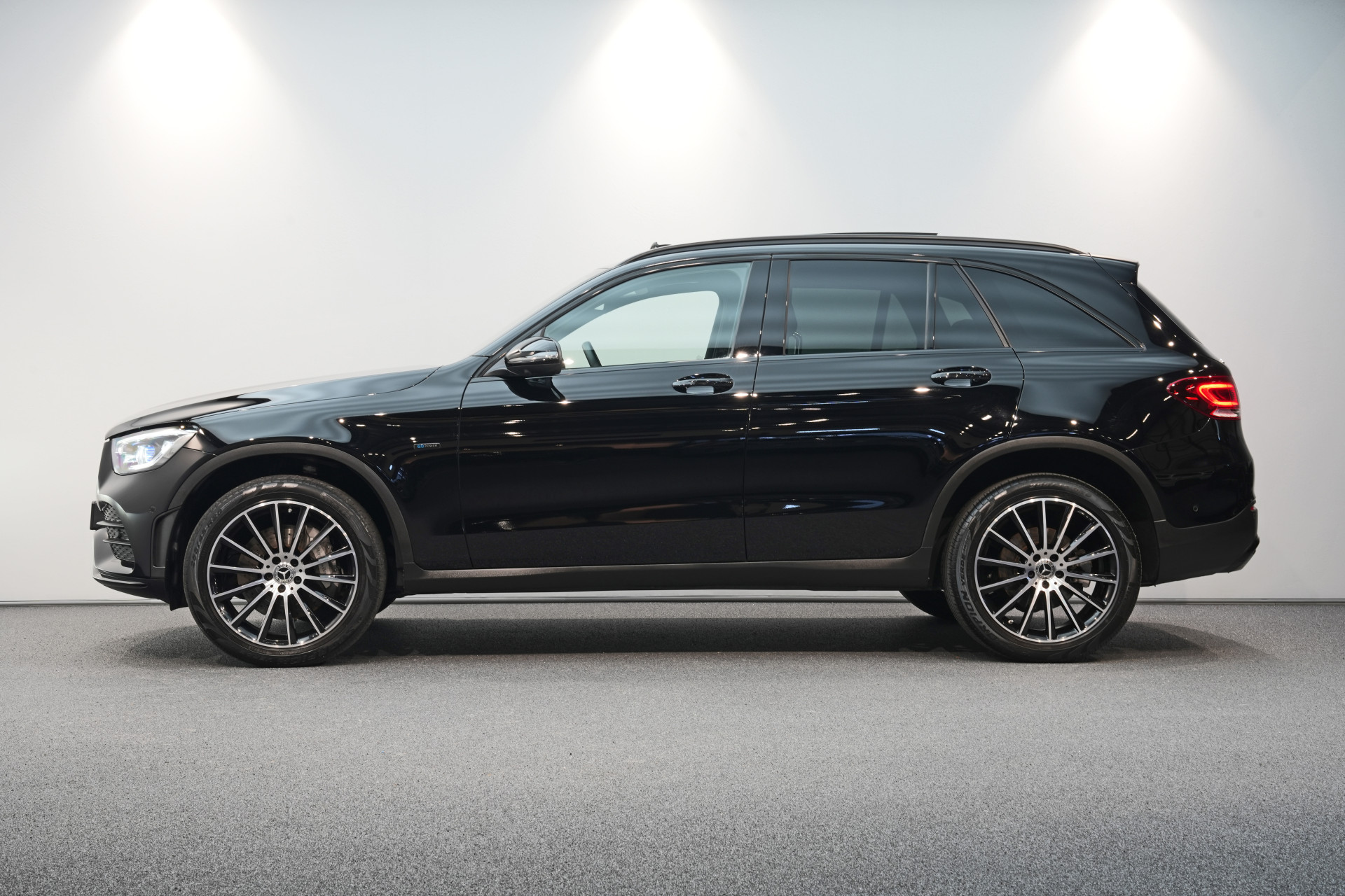 Mercedes-Benz GLC 300e 4MATIC AMG 48094911-1.jpg | Autocenter Oss