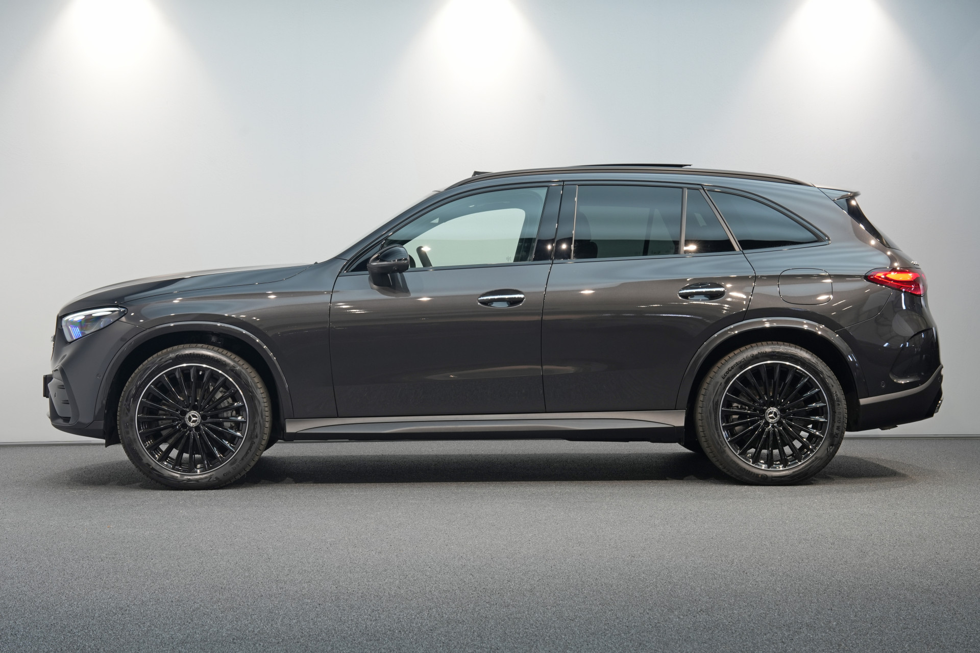 Mercedes-Benz GLC 300e 4MATIC AMG Premium+ 48517843-1.jpg | Autocenter Oss