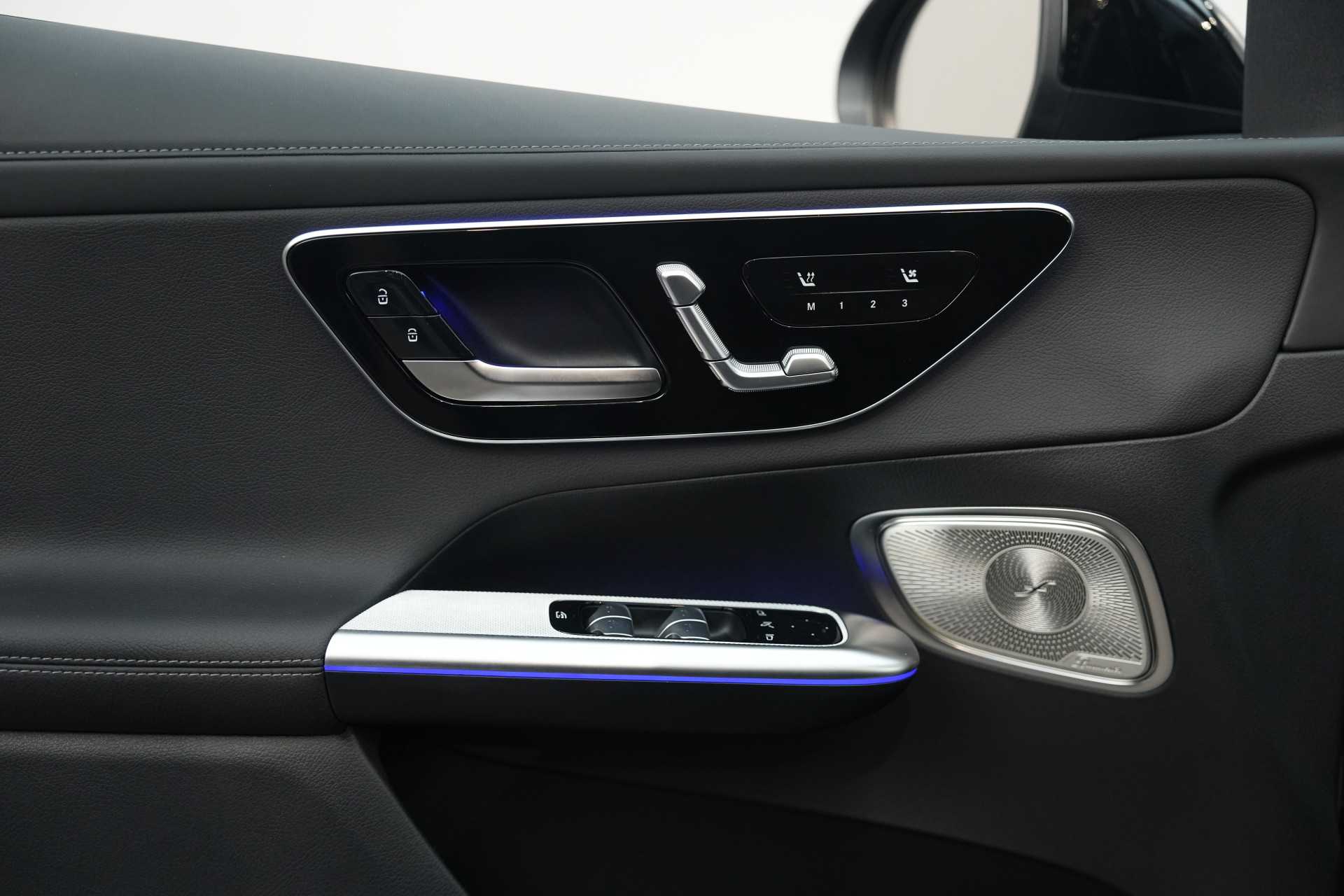 Mercedes-Benz GLC 300e 4MATIC AMG Premium+ 48517843-23.jpg | Autocenter Oss