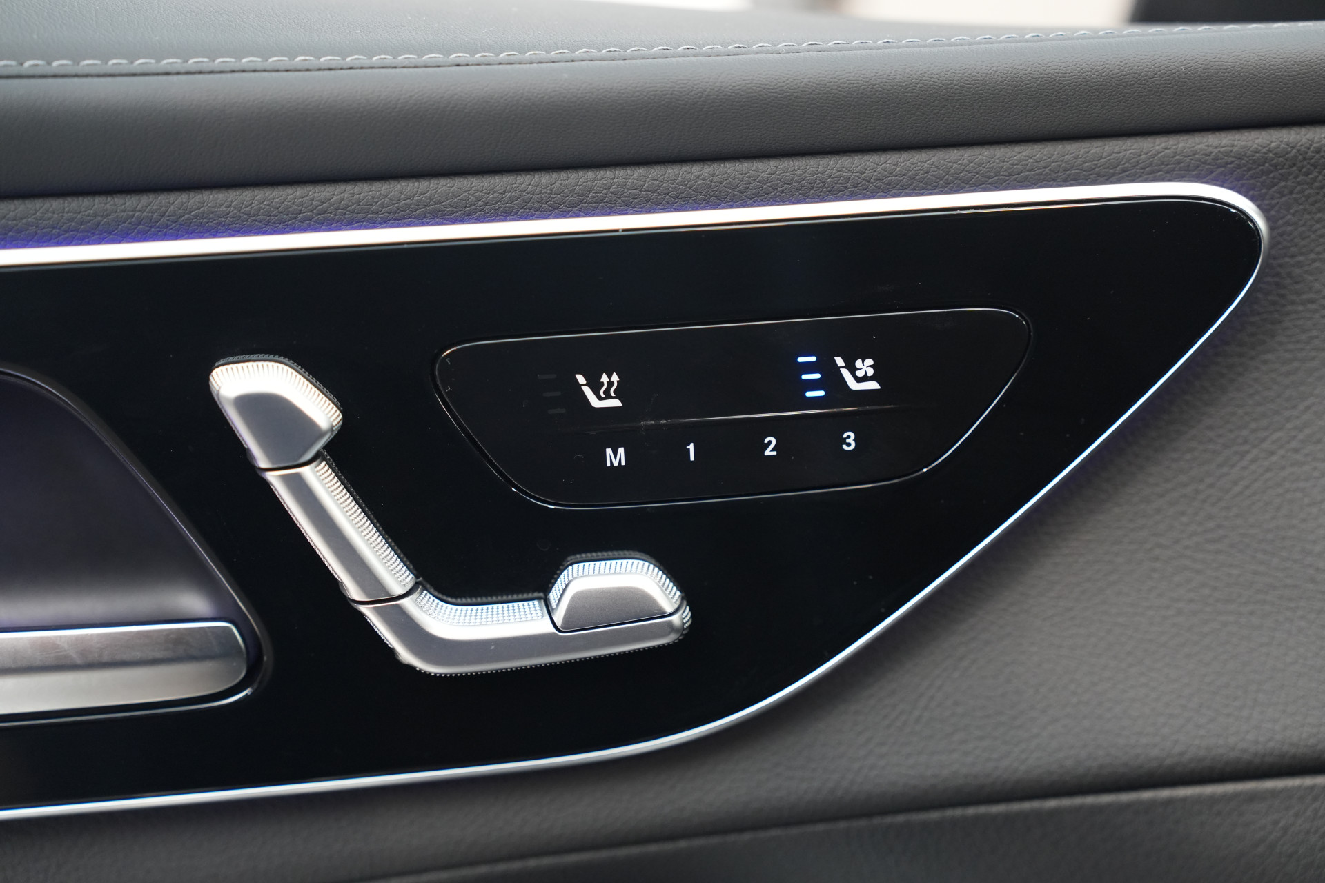 Mercedes-Benz GLC 300e 4MATIC AMG Premium+ 48517843-28.jpg | Autocenter Oss