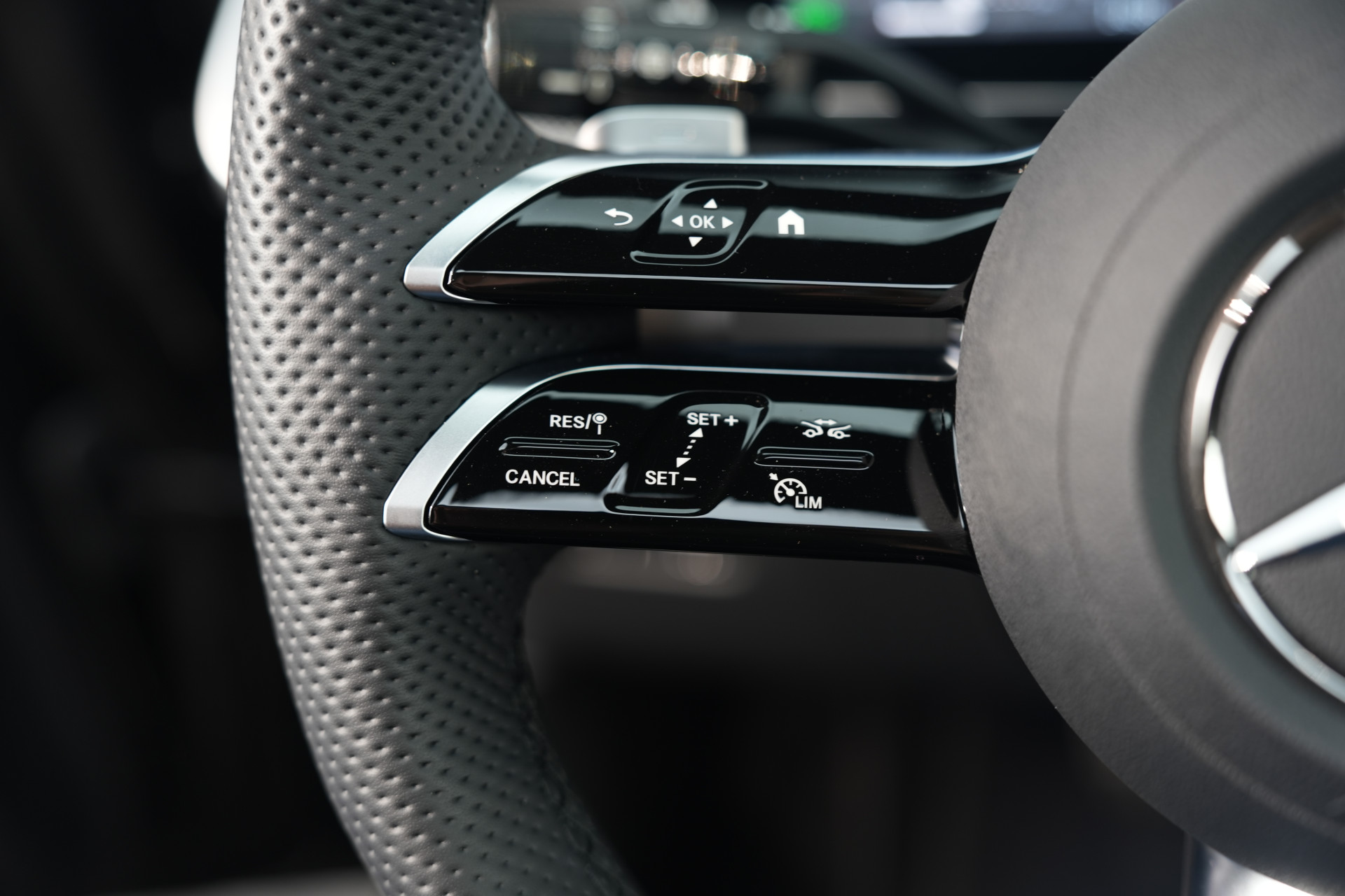 Mercedes-Benz GLC 300e 4MATIC AMG Premium+ 48517843-29.jpg | Autocenter Oss