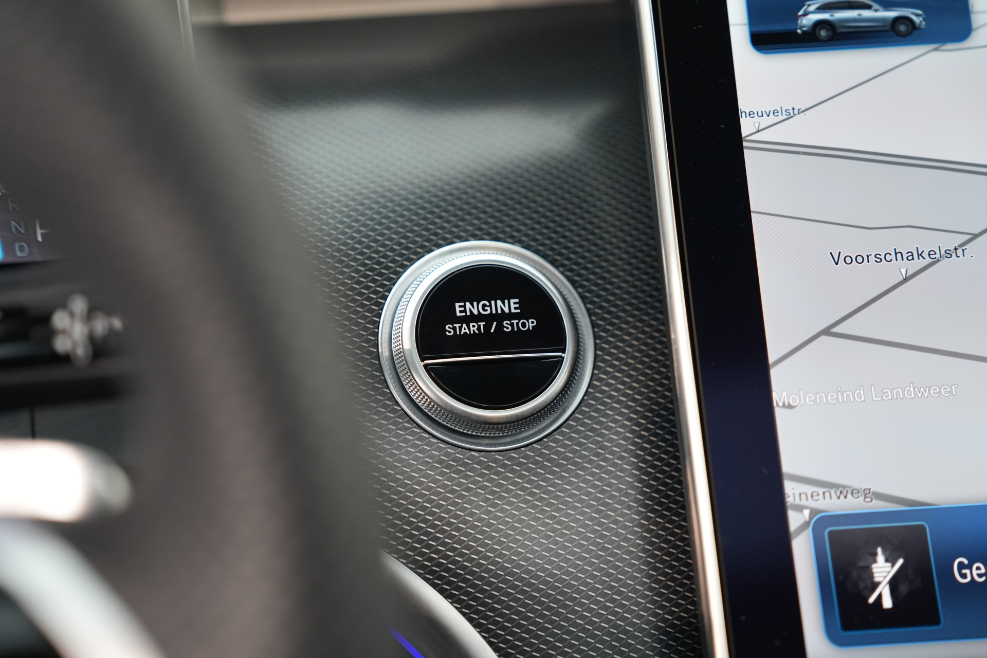 Mercedes-Benz GLC 300e 4MATIC AMG Premium+ 48517843-33.jpg | Autocenter Oss