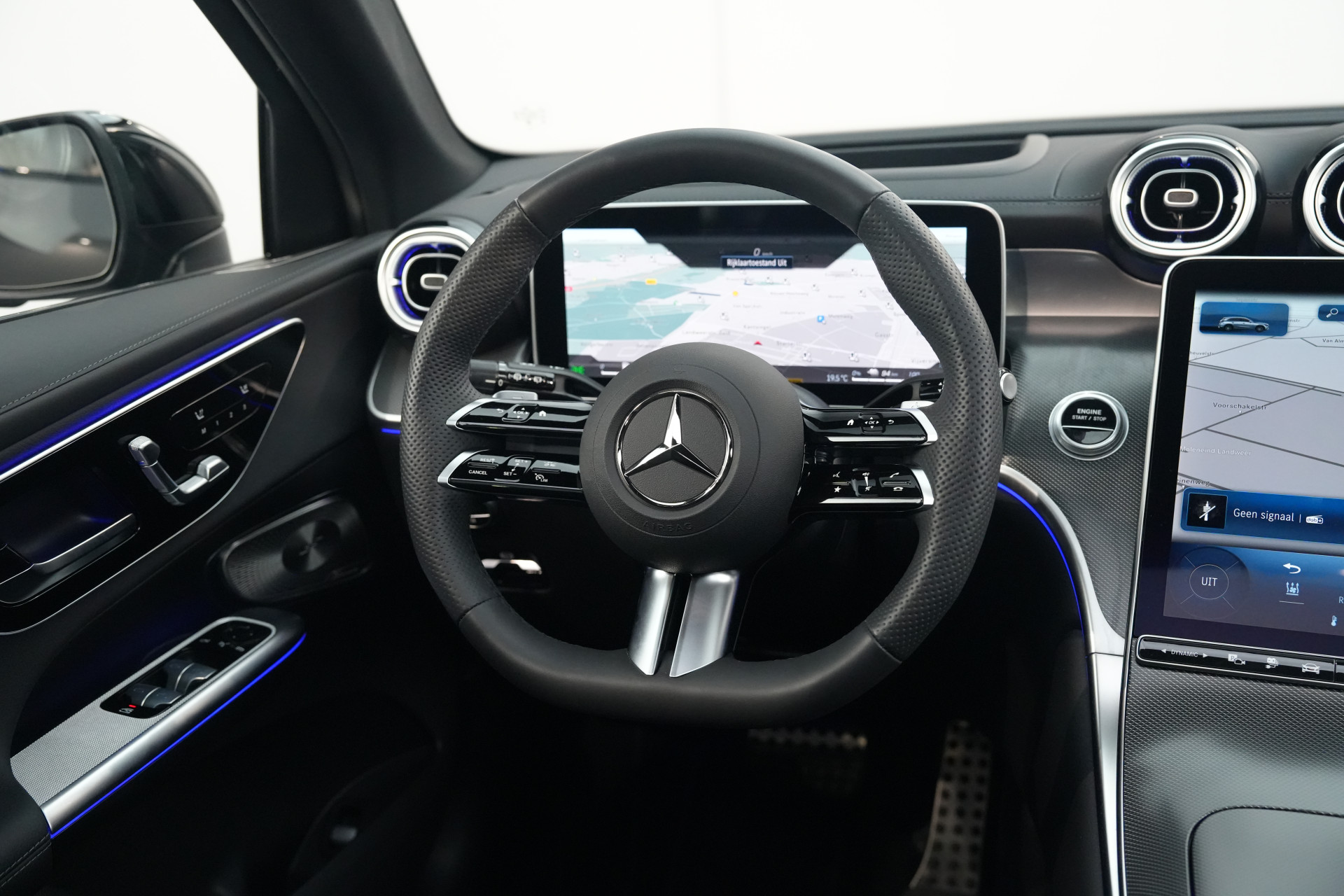 Mercedes-Benz GLC 300e 4MATIC AMG Premium+ 48517843-4.jpg | Autocenter Oss