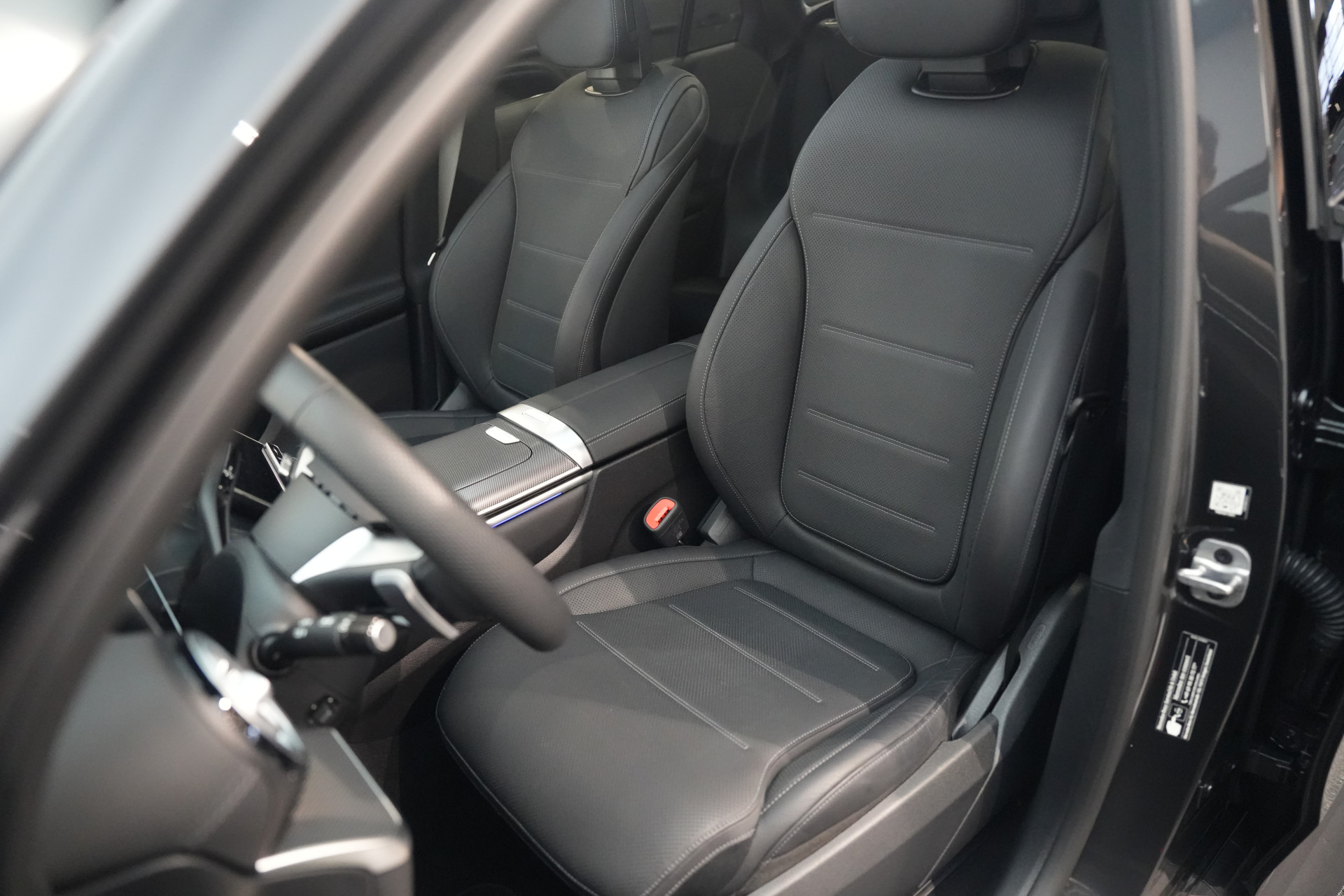 Mercedes-Benz GLC 300e 4MATIC AMG Premium+ 48517843-40.jpg | Autocenter Oss