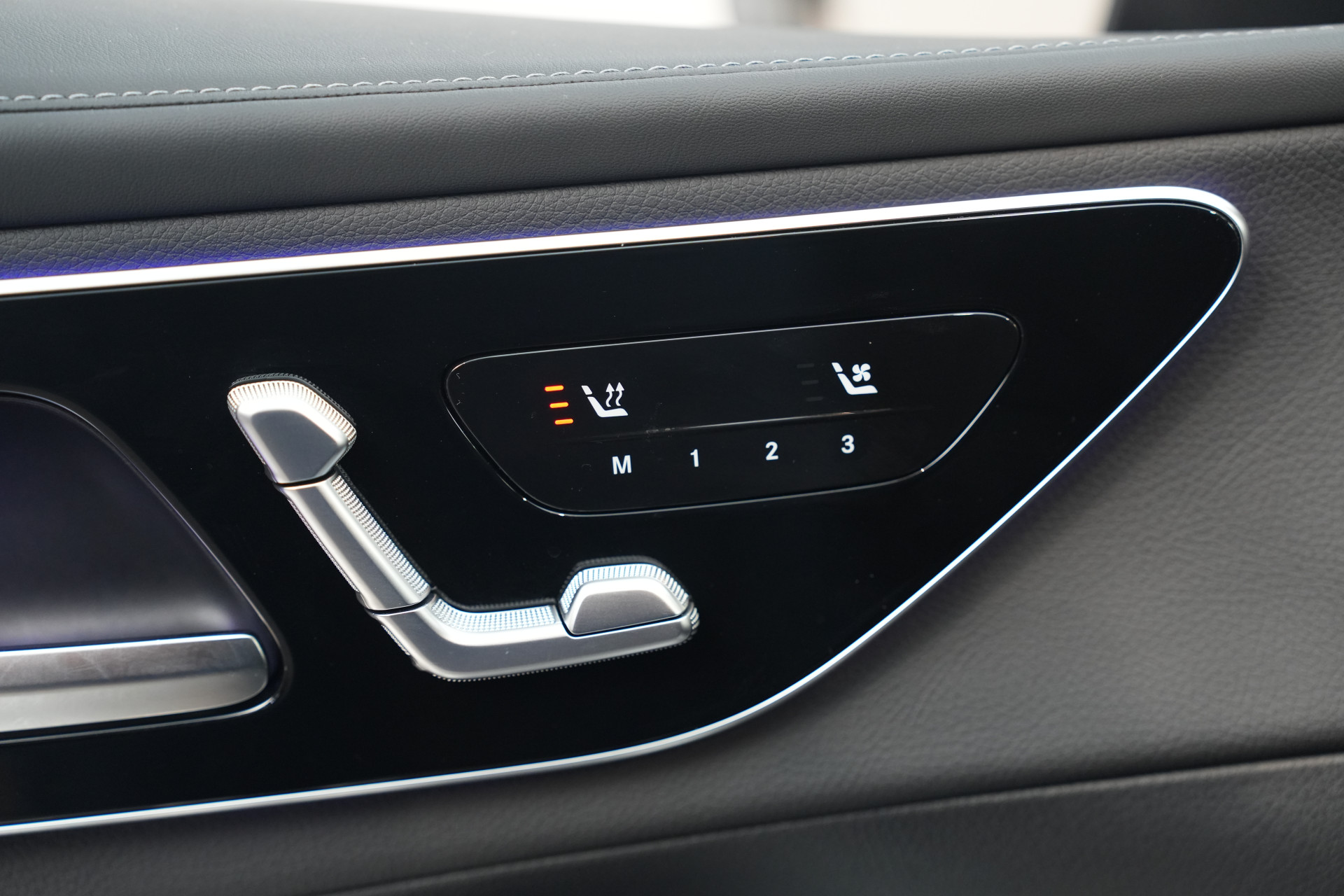 Mercedes-Benz GLC 300e 4MATIC AMG Premium+ 48517843-43.jpg | Autocenter Oss