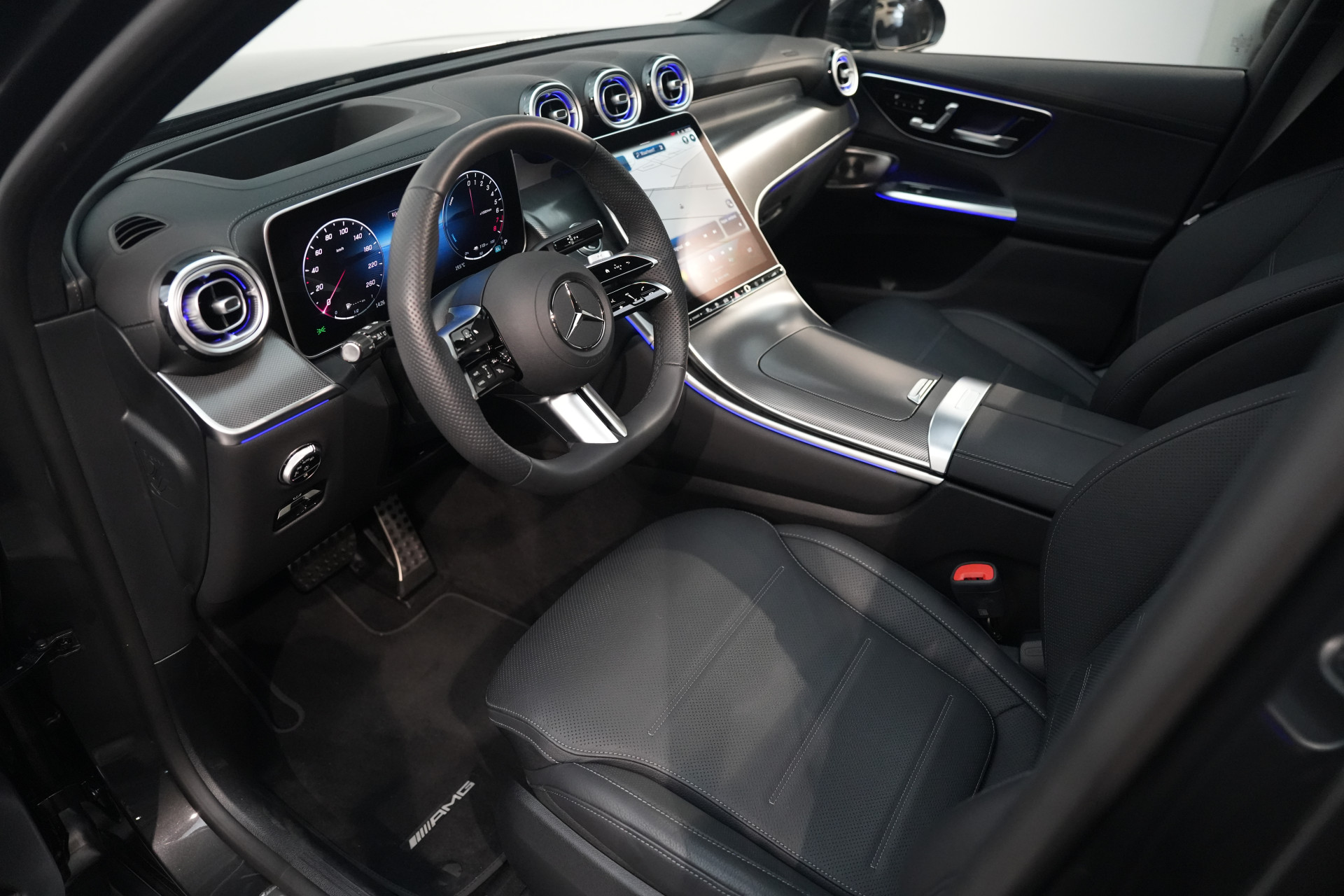 Mercedes-Benz GLC 300e 4MATIC AMG Premium+ 48517843-5.jpg | Autocenter Oss