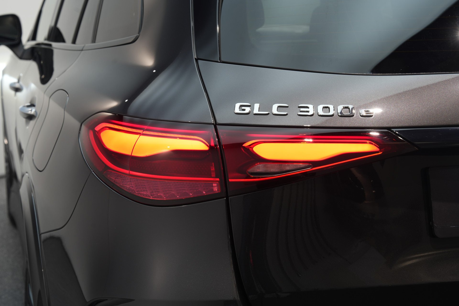 Mercedes-Benz GLC 300e 4MATIC AMG Premium+ 48517843-57.jpg | Autocenter Oss