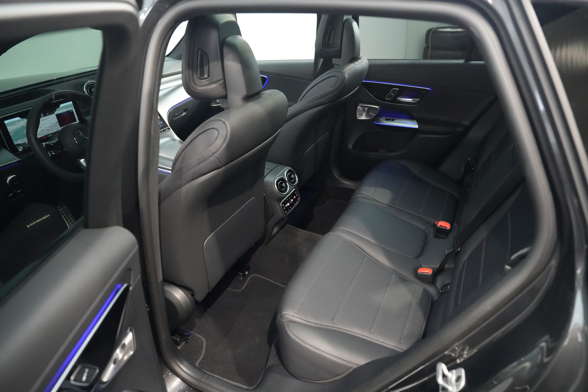 Mercedes-Benz GLC 300e 4MATIC AMG Premium+ 48517843-6.jpg | Autocenter Oss