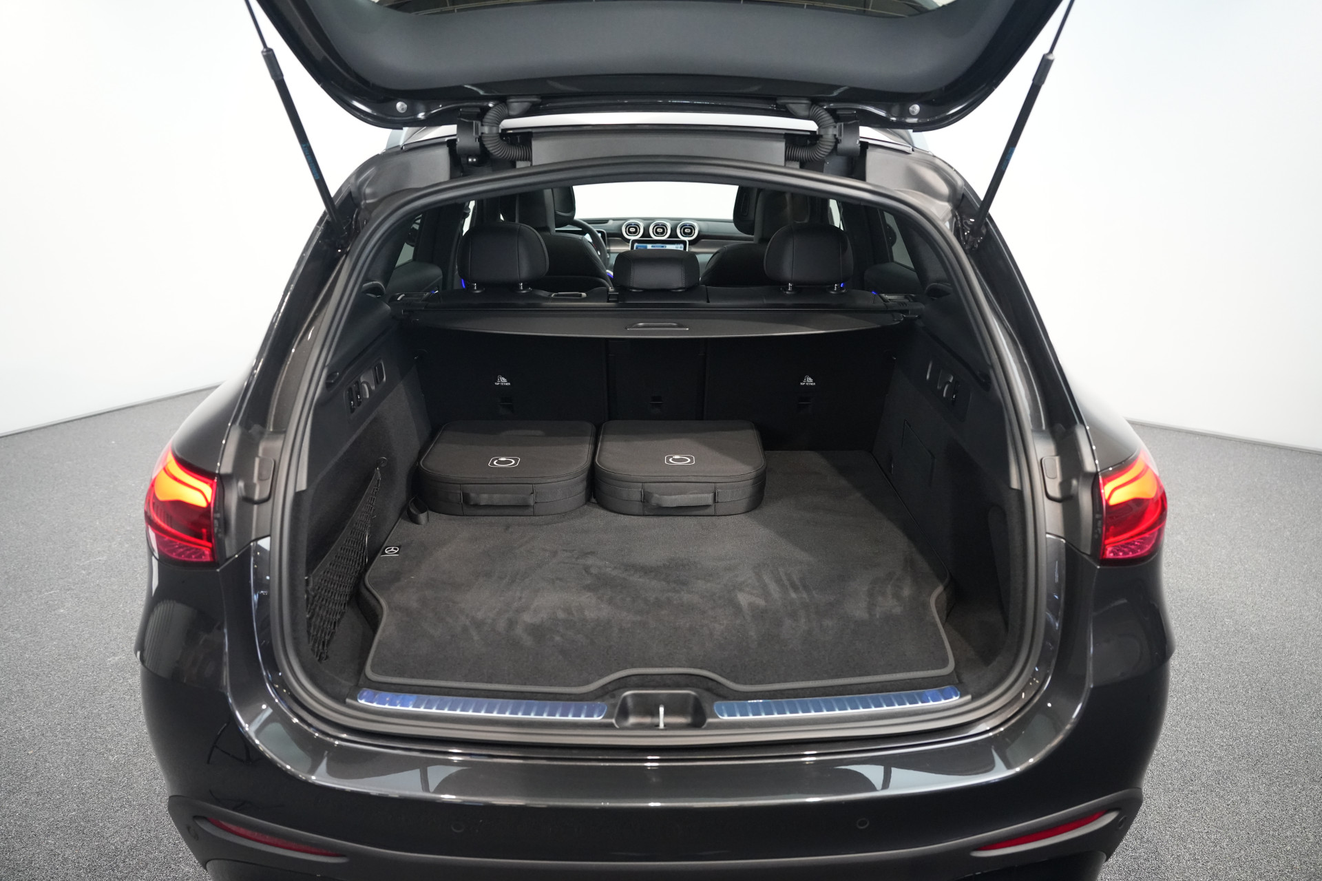 Mercedes-Benz GLC 300e 4MATIC AMG Premium+ 48517843-7.jpg | Autocenter Oss