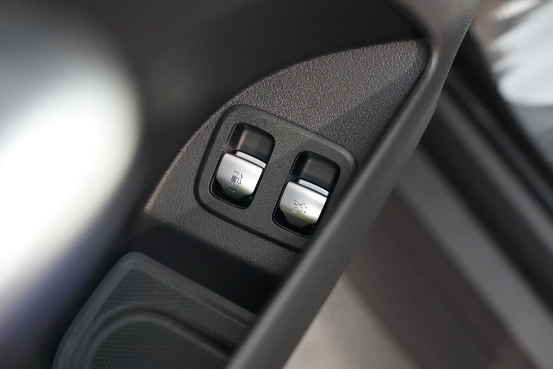 Mercedes-Benz GLC 300e 4MATIC AMG Premium+ 48517843-82.jpg | Autocenter Oss