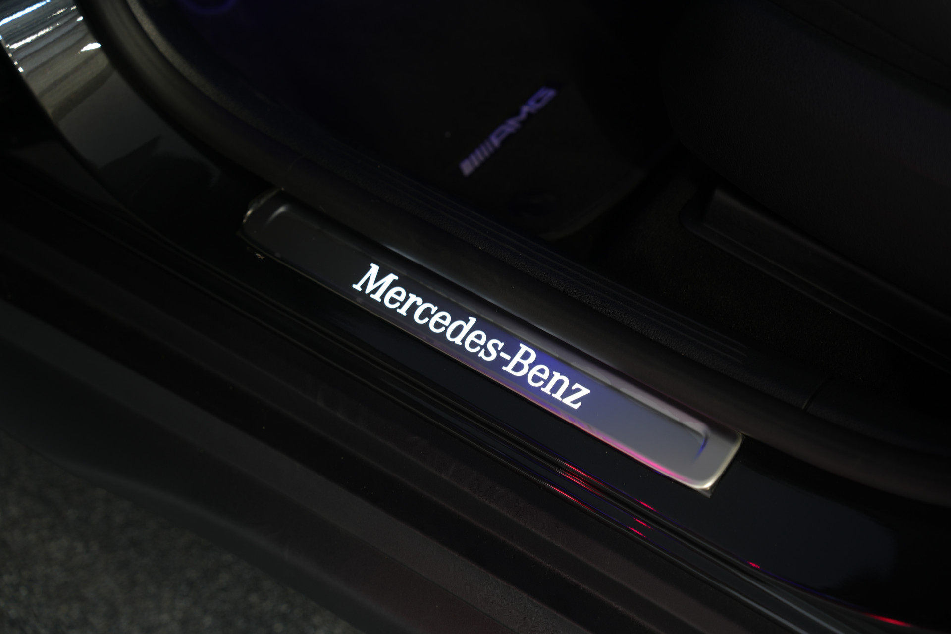 Mercedes-Benz GLC 300e 4MATIC AMG Premium+ 48517843-85.jpg | Autocenter Oss