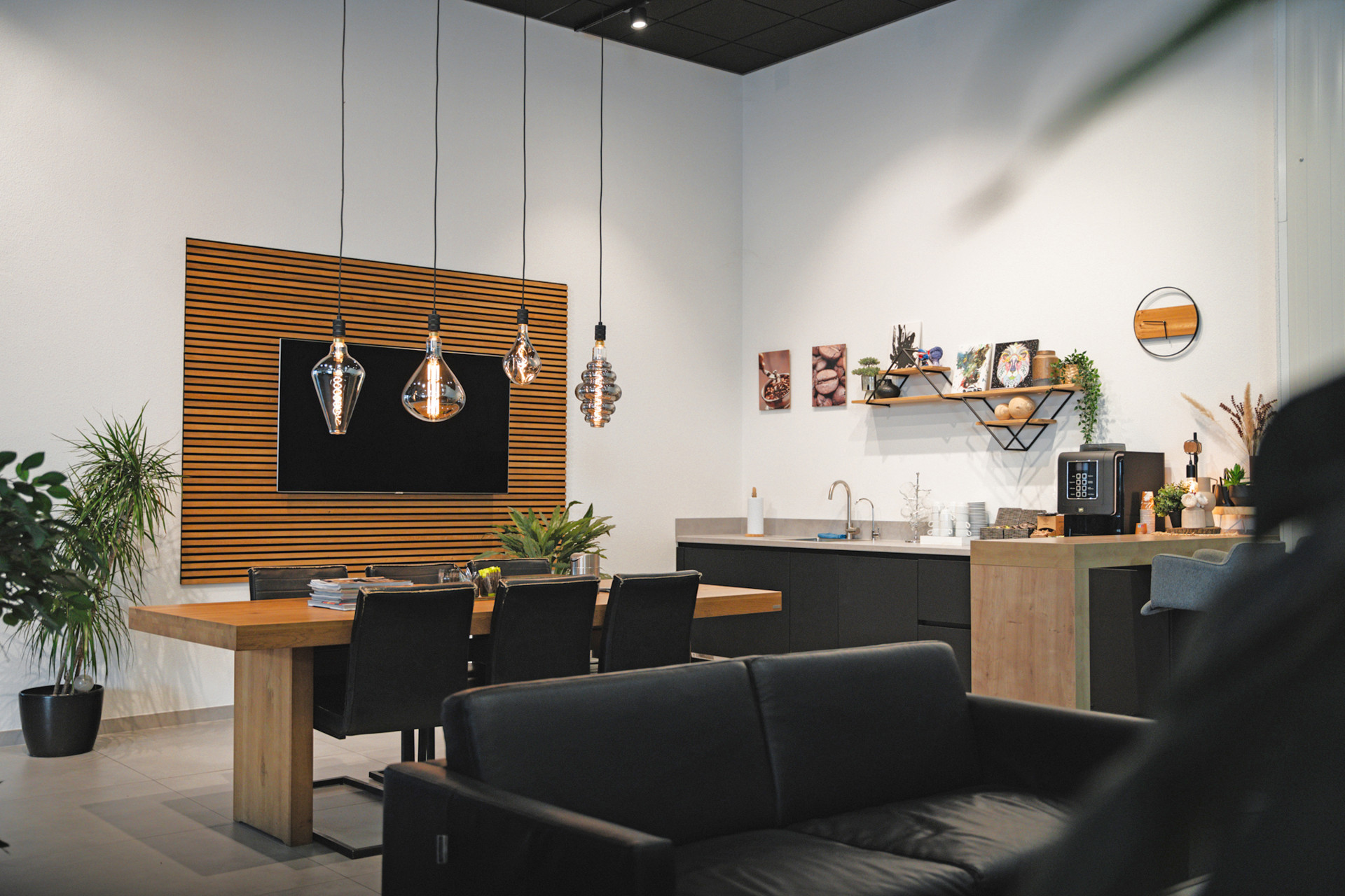 Mercedes-Benz GLC 300e 4MATIC AMG Premium+ 48517843-91.jpg | Autocenter Oss