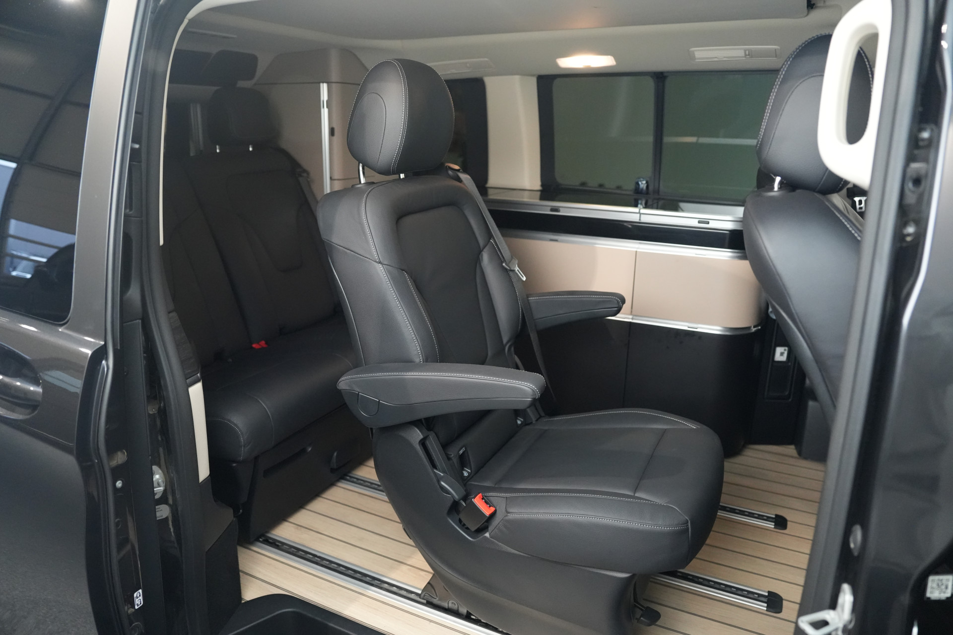 Mercedes-Benz  Marco Polo V300 4MATIC AMG 48523716-17.jpg | Autocenter Oss