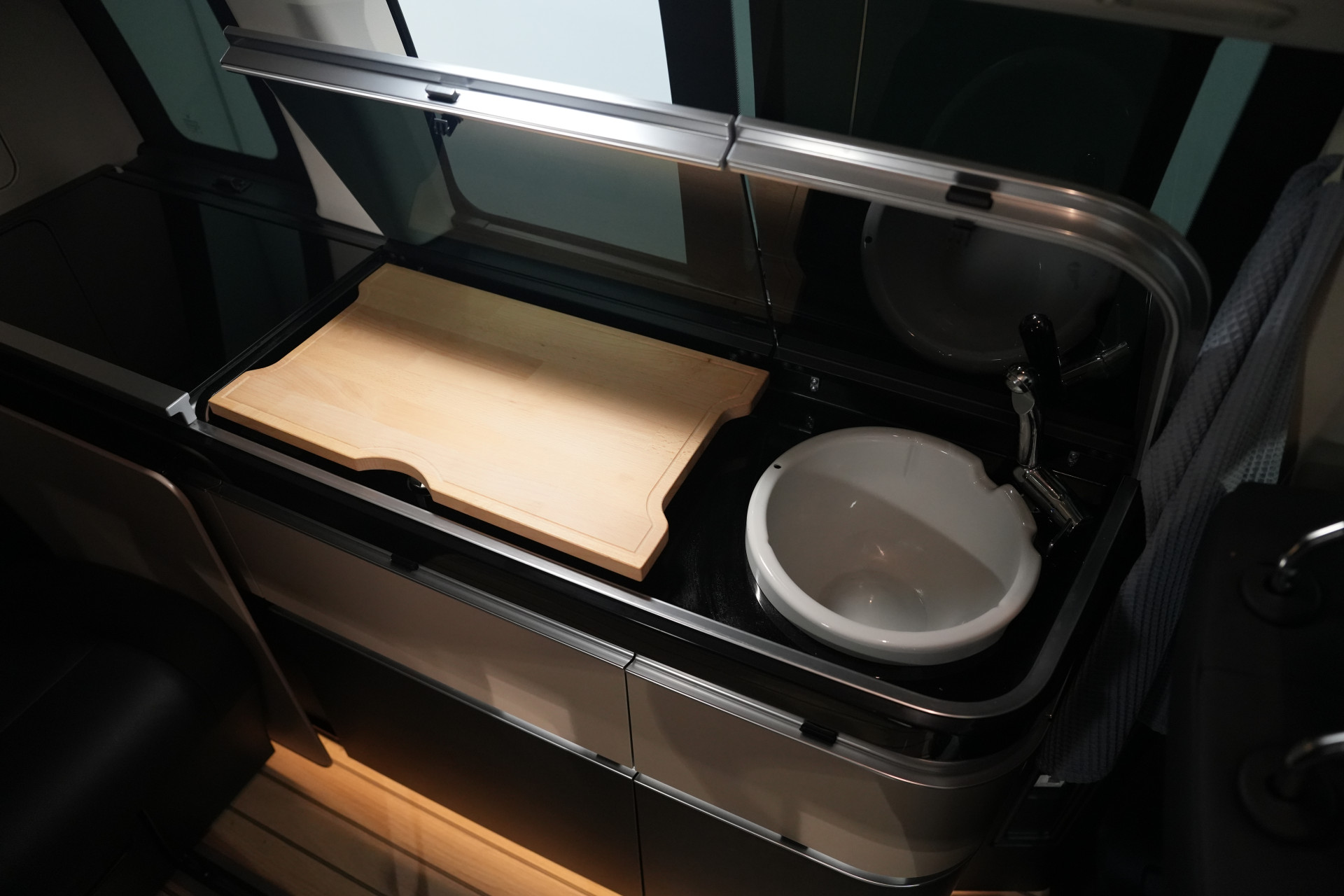 Mercedes-Benz  Marco Polo V300 4MATIC AMG 48523716-23.jpg | Autocenter Oss