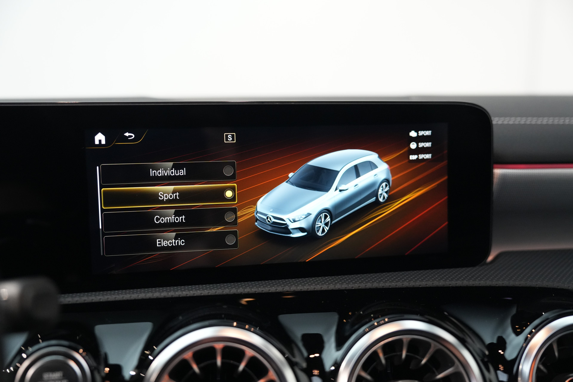 Mercedes-Benz A-Klasse 250 e AMG 48655097-17.jpg | Autocenter Oss