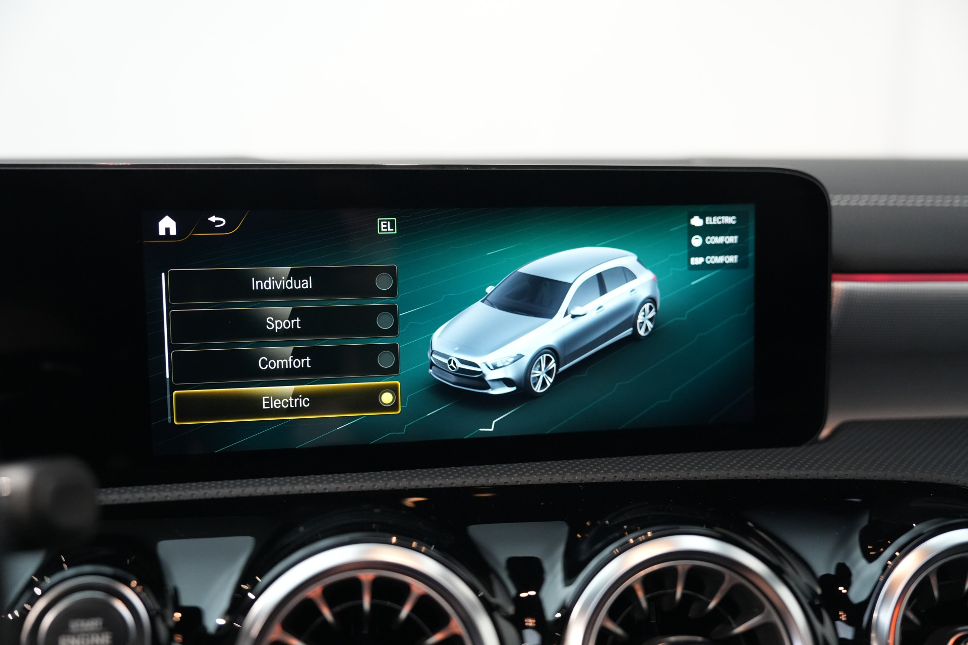 Mercedes-Benz A-Klasse 250 e AMG 48655097-18.jpg | Autocenter Oss